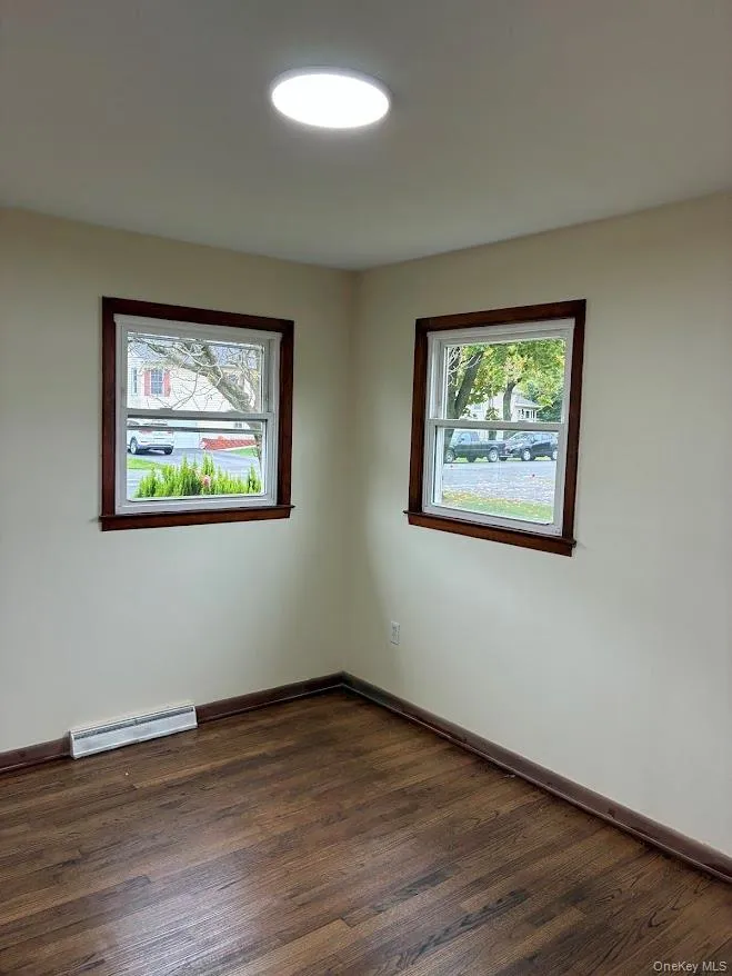 21 Willow Place, Middletown, NY, 3 Bedrooms Bedrooms, 5 Rooms Rooms,1 BathroomBathrooms,Residential,For Rent,Willow,0,1058807 21 Willow Place, Middletown, NY, 3 Bedrooms Bedrooms, 5 Rooms Rooms,1 BathroomBathrooms,Residential,For Rent,Willow,0,1058807