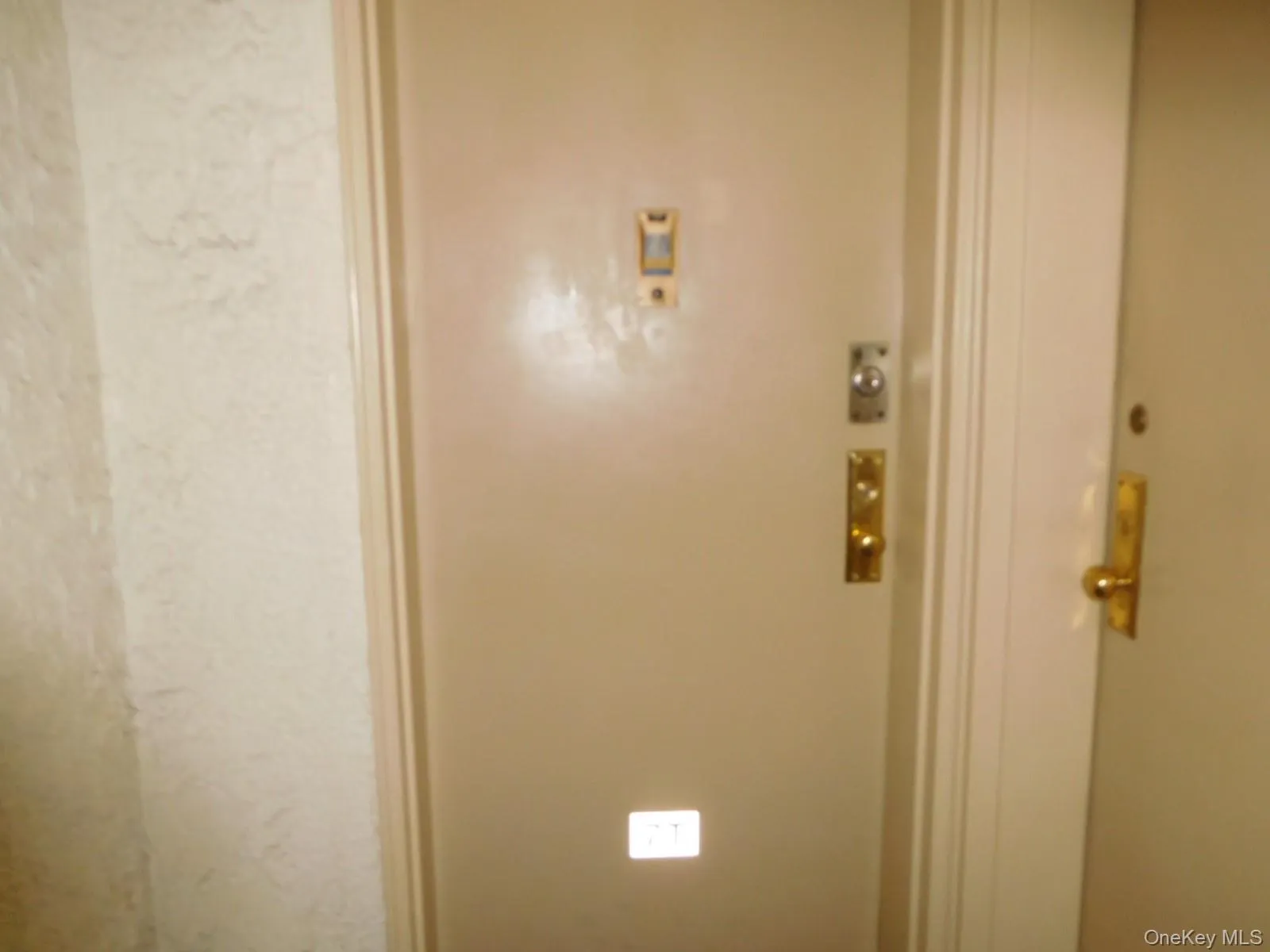 Welcome to Unit # 7-T, Top Floor Corner Location Welcome to Unit # 7-T, Top Floor Corner Location