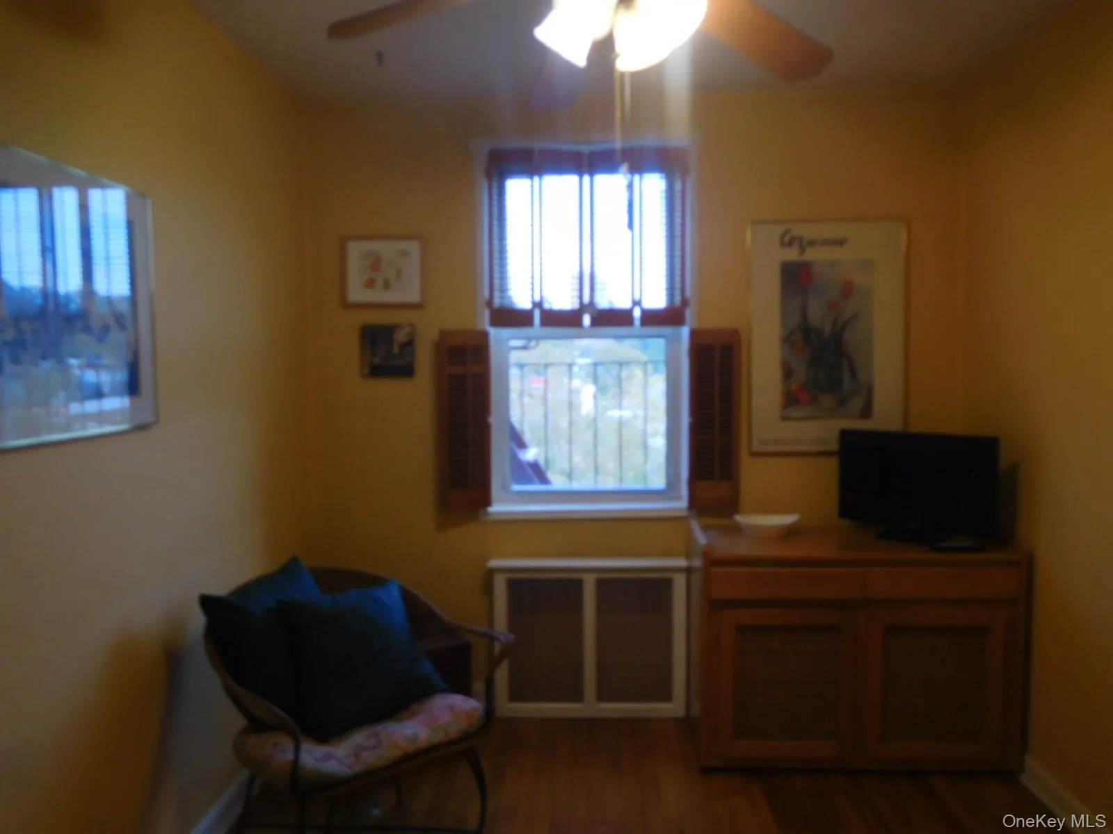 Flex Space off Kitchen can be den/office/playroom Flex Space off Kitchen can be den/office/playroom