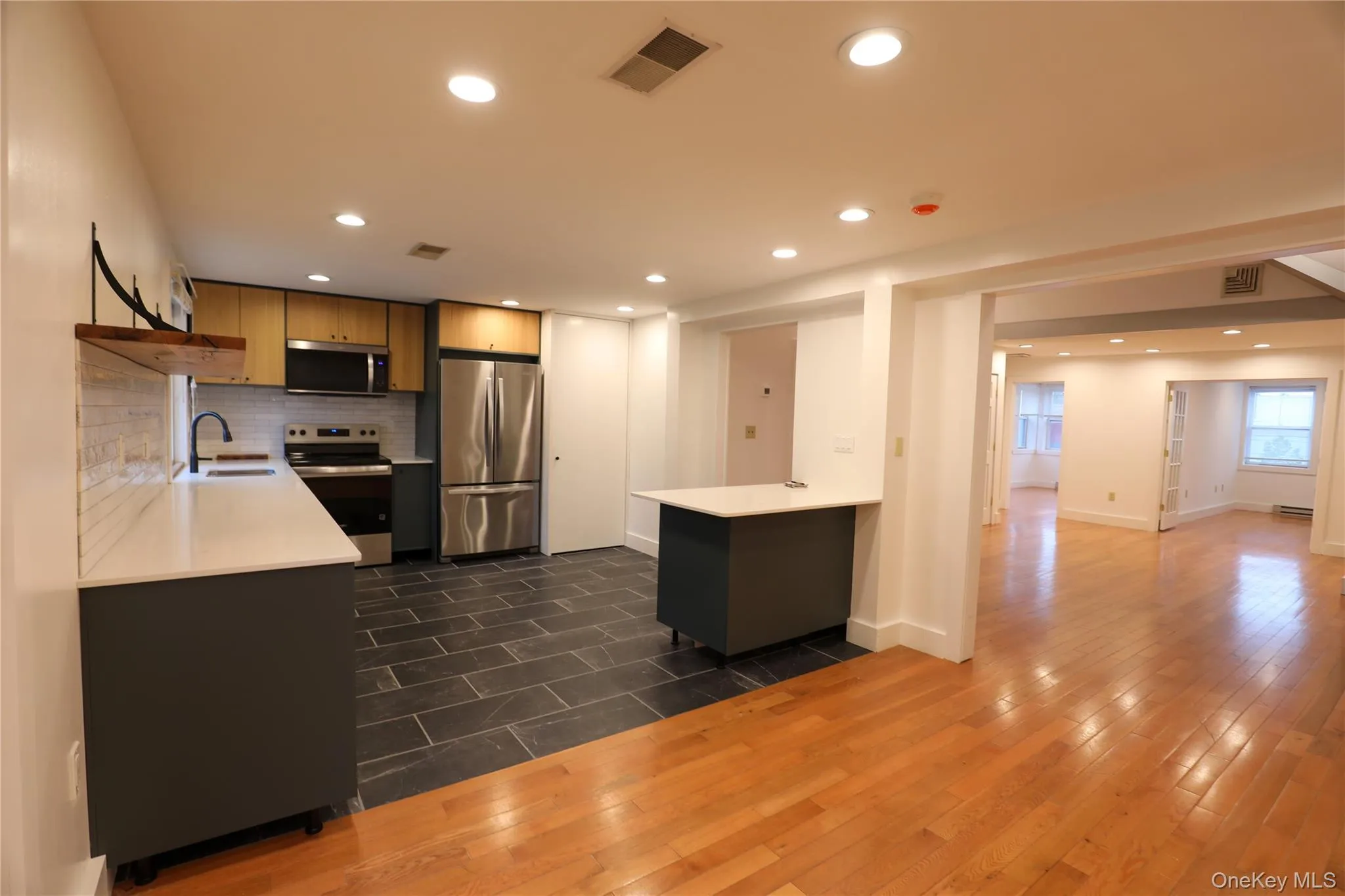 730 Broadway, Kingston, NY, 2 Bedroom Bedrooms, 4 Room Rooms,1 BathroomBathrooms,Residential Lease,For Rent,Broadway,0,1058822 730 Broadway, Kingston, NY, 2 Bedroom Bedrooms, 4 Room Rooms,1 BathroomBathrooms,Residential Lease,For Rent,Broadway,0,1058822