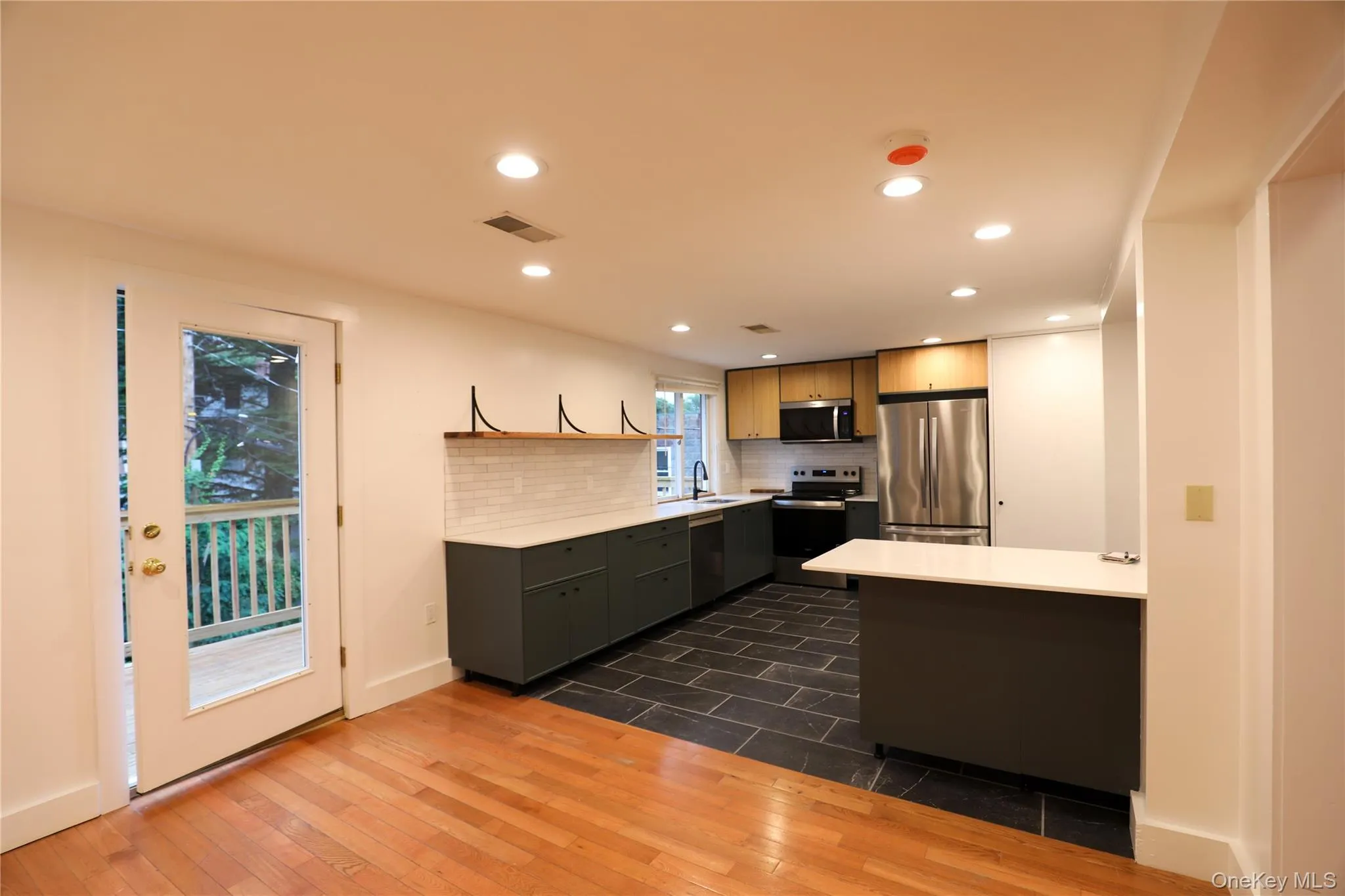 730 Broadway, Kingston, NY, 2 Bedroom Bedrooms, 4 Room Rooms,1 BathroomBathrooms,Residential Lease,For Rent,Broadway,0,1058822 730 Broadway, Kingston, NY, 2 Bedroom Bedrooms, 4 Room Rooms,1 BathroomBathrooms,Residential Lease,For Rent,Broadway,0,1058822