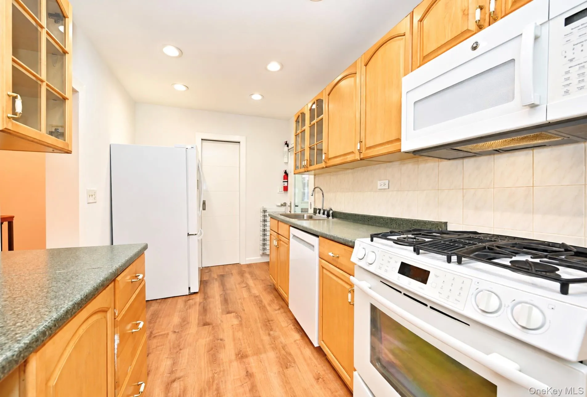 2561 Fenton Avenue, New York, NY, 3 Bedroom Bedrooms, 7 Room Rooms,2 BathroomBathrooms,Residential Lease,For Rent,Fenton,0,1058828 2561 Fenton Avenue, New York, NY, 3 Bedroom Bedrooms, 7 Room Rooms,2 BathroomBathrooms,Residential Lease,For Rent,Fenton,0,1058828