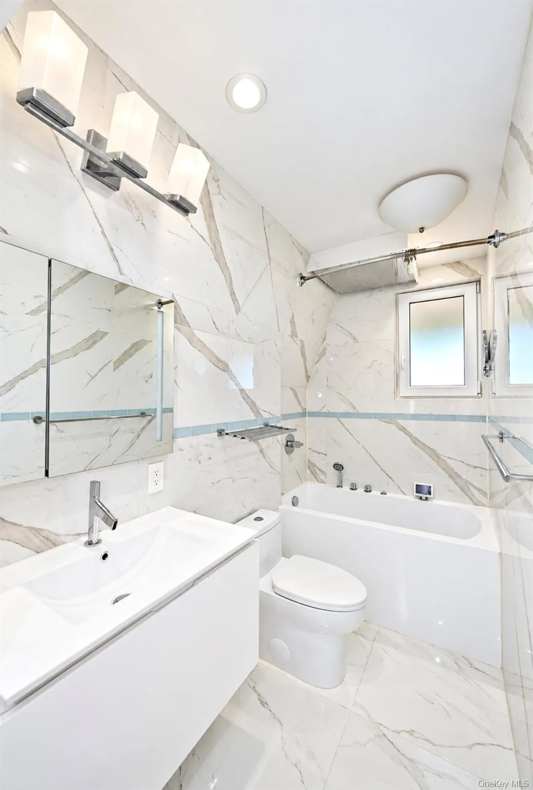 2561 Fenton Avenue, New York, NY, 3 Bedroom Bedrooms, 7 Room Rooms,2 BathroomBathrooms,Residential Lease,For Rent,Fenton,0,1058828 2561 Fenton Avenue, New York, NY, 3 Bedroom Bedrooms, 7 Room Rooms,2 BathroomBathrooms,Residential Lease,For Rent,Fenton,0,1058828