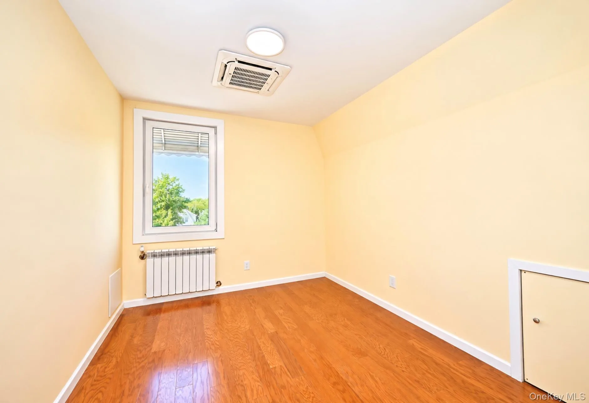 2561 Fenton Avenue, New York, NY, 3 Bedroom Bedrooms, 7 Room Rooms,2 BathroomBathrooms,Residential Lease,For Rent,Fenton,0,1058828 2561 Fenton Avenue, New York, NY, 3 Bedroom Bedrooms, 7 Room Rooms,2 BathroomBathrooms,Residential Lease,For Rent,Fenton,0,1058828