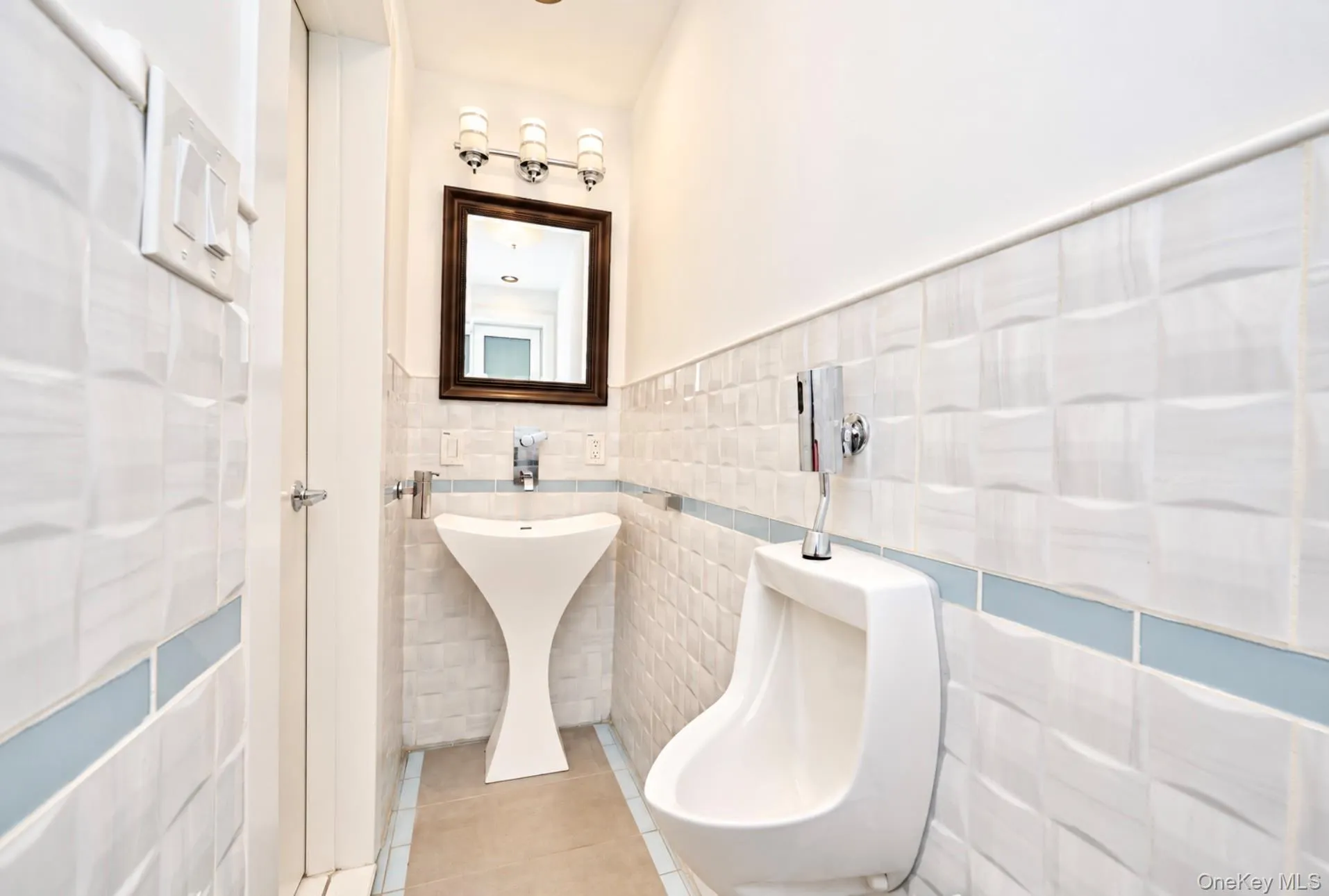 2561 Fenton Avenue, New York, NY, 3 Bedroom Bedrooms, 7 Room Rooms,2 BathroomBathrooms,Residential Lease,For Rent,Fenton,0,1058828 2561 Fenton Avenue, New York, NY, 3 Bedroom Bedrooms, 7 Room Rooms,2 BathroomBathrooms,Residential Lease,For Rent,Fenton,0,1058828