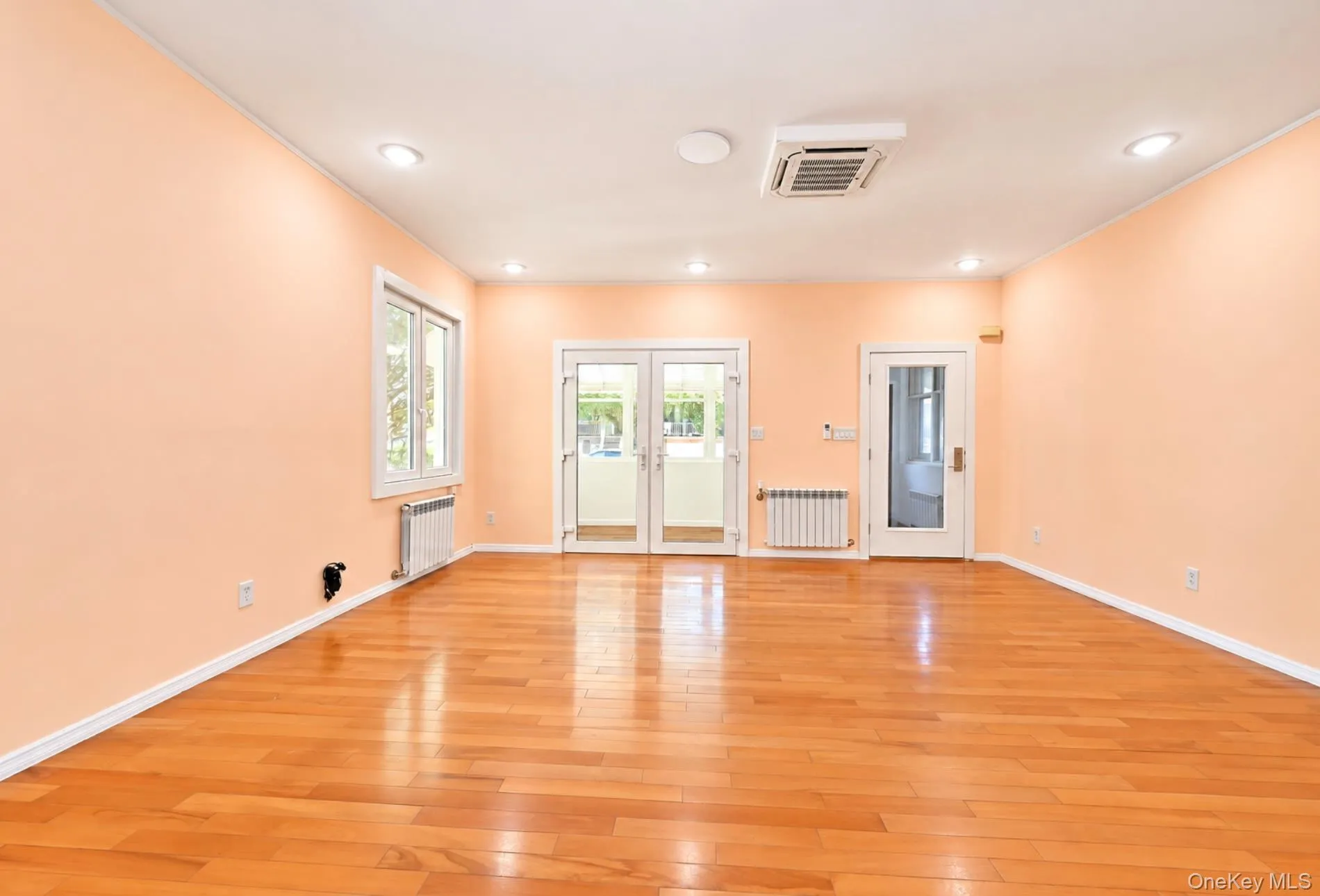 2561 Fenton Avenue, New York, NY, 3 Bedroom Bedrooms, 7 Room Rooms,2 BathroomBathrooms,Residential Lease,For Rent,Fenton,0,1058828 2561 Fenton Avenue, New York, NY, 3 Bedroom Bedrooms, 7 Room Rooms,2 BathroomBathrooms,Residential Lease,For Rent,Fenton,0,1058828