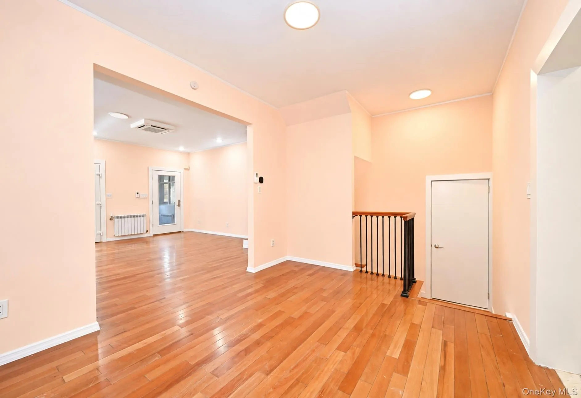 2561 Fenton Avenue, New York, NY, 3 Bedroom Bedrooms, 7 Room Rooms,2 BathroomBathrooms,Residential Lease,For Rent,Fenton,0,1058828 2561 Fenton Avenue, New York, NY, 3 Bedroom Bedrooms, 7 Room Rooms,2 BathroomBathrooms,Residential Lease,For Rent,Fenton,0,1058828