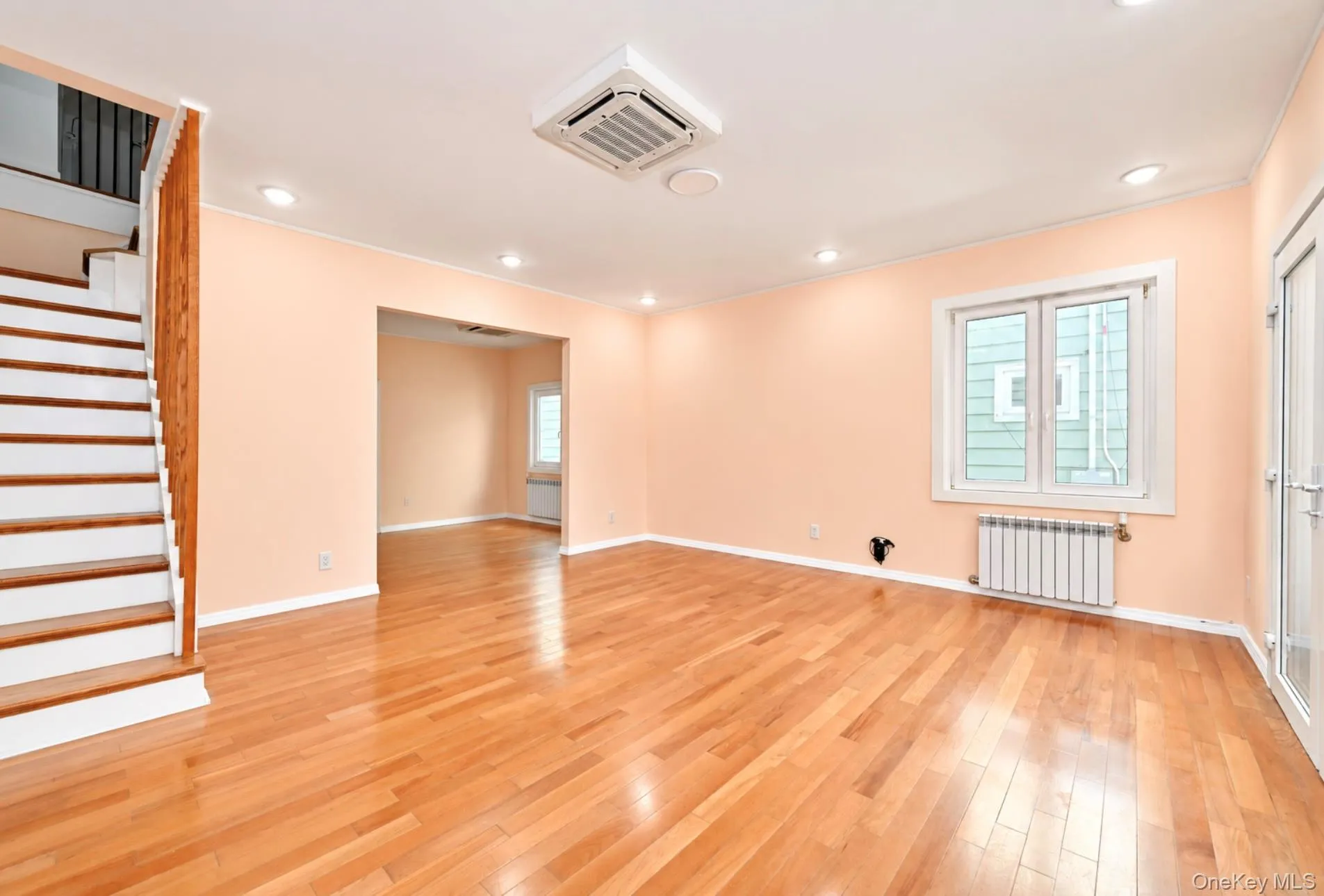 2561 Fenton Avenue, New York, NY, 3 Bedroom Bedrooms, 7 Room Rooms,2 BathroomBathrooms,Residential Lease,For Rent,Fenton,0,1058828 2561 Fenton Avenue, New York, NY, 3 Bedroom Bedrooms, 7 Room Rooms,2 BathroomBathrooms,Residential Lease,For Rent,Fenton,0,1058828