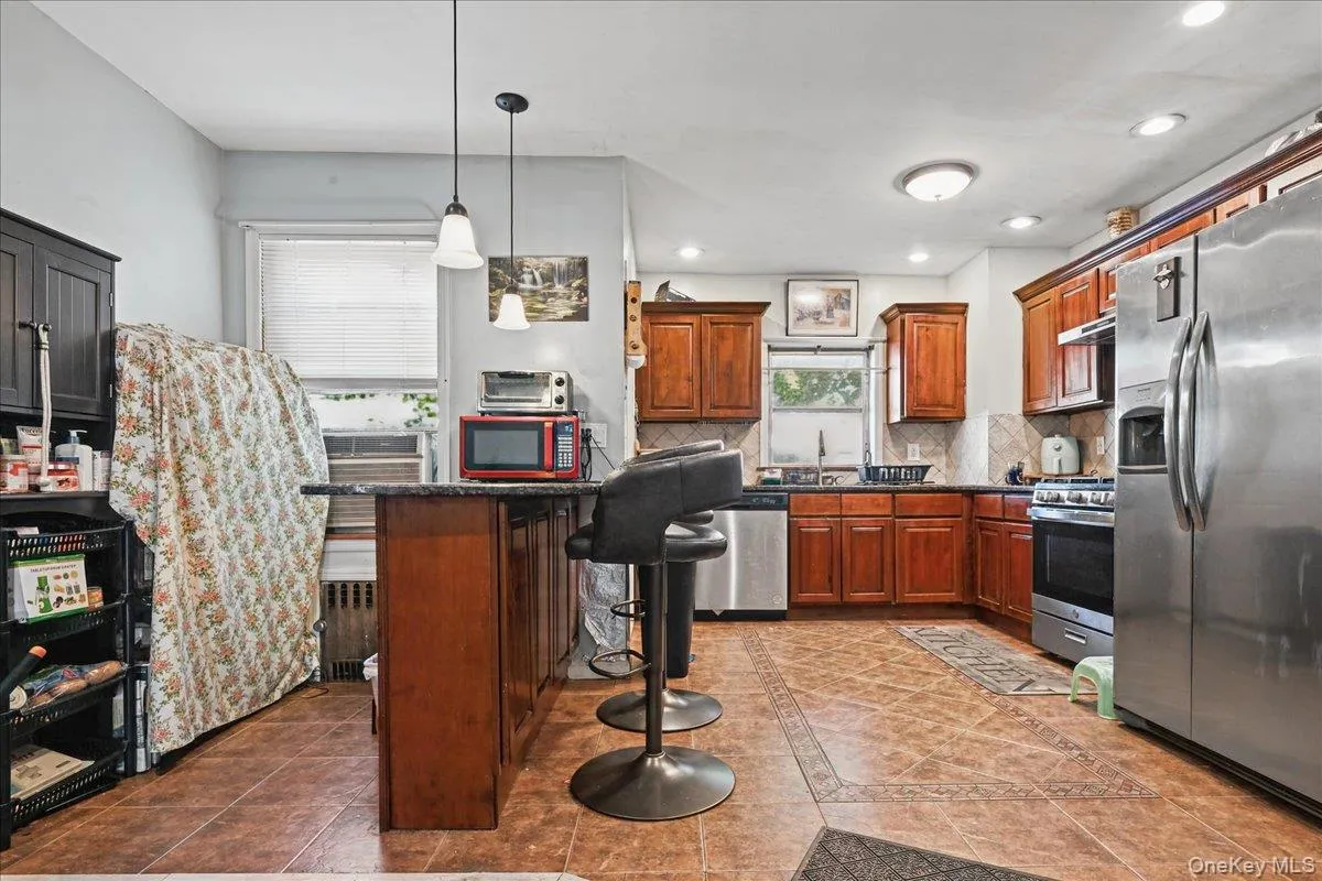 11507 103rd Avenue, New York, NY, 3 Bedrooms Bedrooms, 5 Rooms Rooms,1 BathroomBathrooms,Residential,For Rent,103rd,0,1058841 11507 103rd Avenue, New York, NY, 3 Bedrooms Bedrooms, 5 Rooms Rooms,1 BathroomBathrooms,Residential,For Rent,103rd,0,1058841