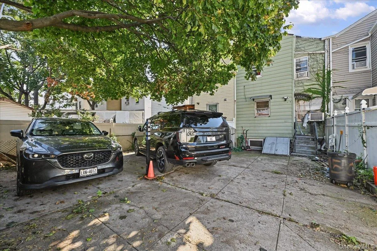 11507 103rd Avenue, New York, NY, 3 Bedrooms Bedrooms, 5 Rooms Rooms,1 BathroomBathrooms,Residential,For Rent,103rd,0,1058841 11507 103rd Avenue, New York, NY, 3 Bedrooms Bedrooms, 5 Rooms Rooms,1 BathroomBathrooms,Residential,For Rent,103rd,0,1058841