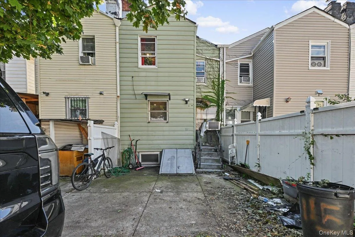 11507 103rd Avenue, New York, NY, 3 Bedrooms Bedrooms, 5 Rooms Rooms,1 BathroomBathrooms,Residential,For Rent,103rd,0,1058841 11507 103rd Avenue, New York, NY, 3 Bedrooms Bedrooms, 5 Rooms Rooms,1 BathroomBathrooms,Residential,For Rent,103rd,0,1058841
