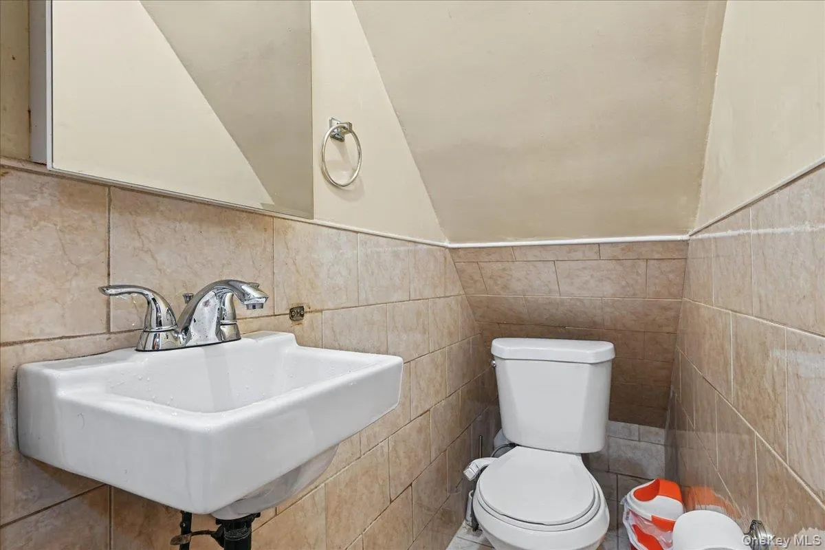11507 103rd Avenue, New York, NY, 3 Bedrooms Bedrooms, 5 Rooms Rooms,1 BathroomBathrooms,Residential,For Rent,103rd,0,1058841 11507 103rd Avenue, New York, NY, 3 Bedrooms Bedrooms, 5 Rooms Rooms,1 BathroomBathrooms,Residential,For Rent,103rd,0,1058841