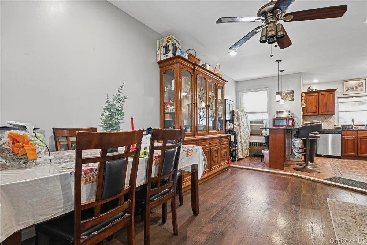 11507 103rd Avenue, New York, NY, 3 Bedrooms Bedrooms, 5 Rooms Rooms,1 BathroomBathrooms,Residential,For Rent,103rd,0,1058841 11507 103rd Avenue, New York, NY, 3 Bedrooms Bedrooms, 5 Rooms Rooms,1 BathroomBathrooms,Residential,For Rent,103rd,0,1058841