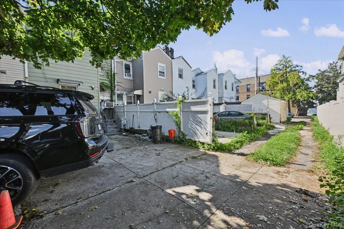 11507 103rd Avenue, New York, NY, 3 Bedrooms Bedrooms, 5 Rooms Rooms,1 BathroomBathrooms,Residential,For Rent,103rd,0,1058841 11507 103rd Avenue, New York, NY, 3 Bedrooms Bedrooms, 5 Rooms Rooms,1 BathroomBathrooms,Residential,For Rent,103rd,0,1058841