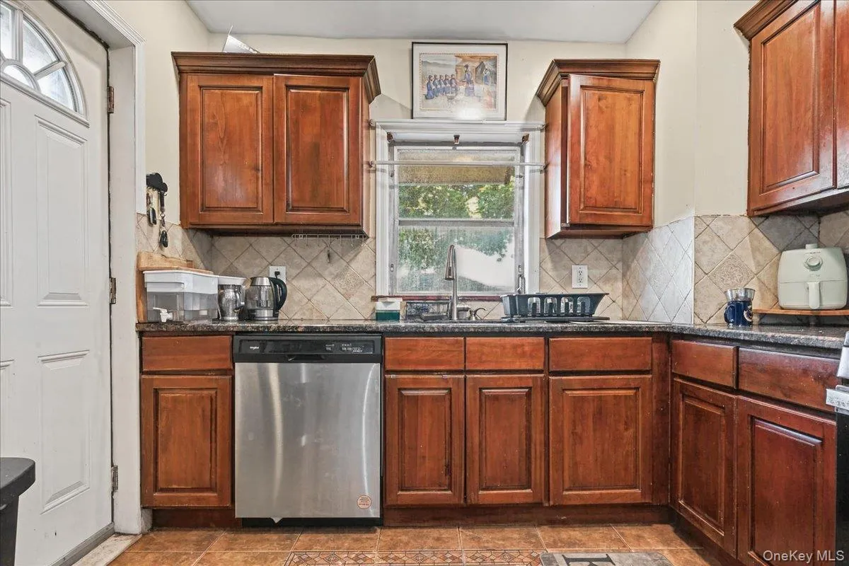 11507 103rd Avenue, New York, NY, 3 Bedrooms Bedrooms, 5 Rooms Rooms,1 BathroomBathrooms,Residential,For Rent,103rd,0,1058841 11507 103rd Avenue, New York, NY, 3 Bedrooms Bedrooms, 5 Rooms Rooms,1 BathroomBathrooms,Residential,For Rent,103rd,0,1058841