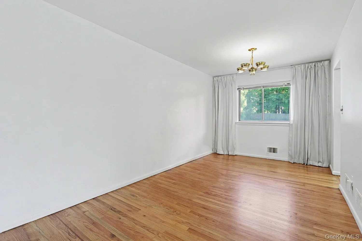 34 Radcliff Drive, Clarkstown, NY, 4 Bedrooms Bedrooms, 10 Rooms Rooms,1 BathroomBathrooms,Residential,For Rent,Radcliff,0,1058857 34 Radcliff Drive, Clarkstown, NY, 4 Bedrooms Bedrooms, 10 Rooms Rooms,1 BathroomBathrooms,Residential,For Rent,Radcliff,0,1058857