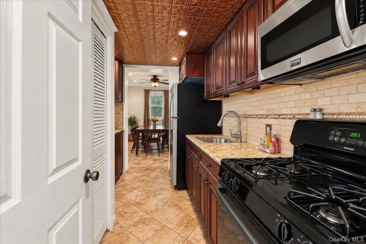 2653 Harding Avenue, New York, NY, 2 Bedrooms Bedrooms, 7 Rooms Rooms,2 BathroomsBathrooms,Residential,For Rent,Harding,0,1058858 2653 Harding Avenue, New York, NY, 2 Bedrooms Bedrooms, 7 Rooms Rooms,2 BathroomsBathrooms,Residential,For Rent,Harding,0,1058858