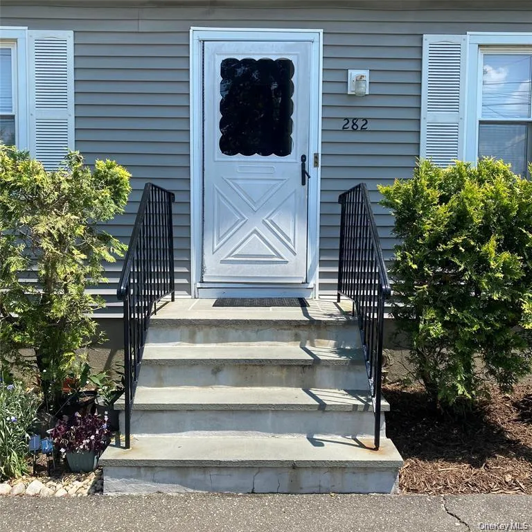 282 Laurel Road, Huntington, NY, 3 Bedroom Bedrooms, 6 Room Rooms,1 BathroomBathrooms,Residential Lease,For Rent,Laurel,0,1058864 282 Laurel Road, Huntington, NY, 3 Bedroom Bedrooms, 6 Room Rooms,1 BathroomBathrooms,Residential Lease,For Rent,Laurel,0,1058864