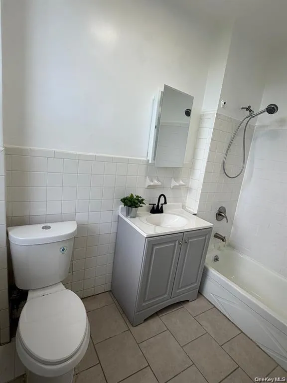 5814 58th Avenue, New York, NY, 2 Bedroom Bedrooms, 4 Room Rooms,1 BathroomBathrooms,Residential Lease,For Rent,58th,0,1058876 5814 58th Avenue, New York, NY, 2 Bedroom Bedrooms, 4 Room Rooms,1 BathroomBathrooms,Residential Lease,For Rent,58th,0,1058876