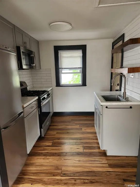 9 Court Street, Hempstead, NY, 1 Bedroom Bedrooms, 3 Room Rooms,1 BathroomBathrooms,Residential Lease,For Rent,Court,0,1058879 9 Court Street, Hempstead, NY, 1 Bedroom Bedrooms, 3 Room Rooms,1 BathroomBathrooms,Residential Lease,For Rent,Court,0,1058879