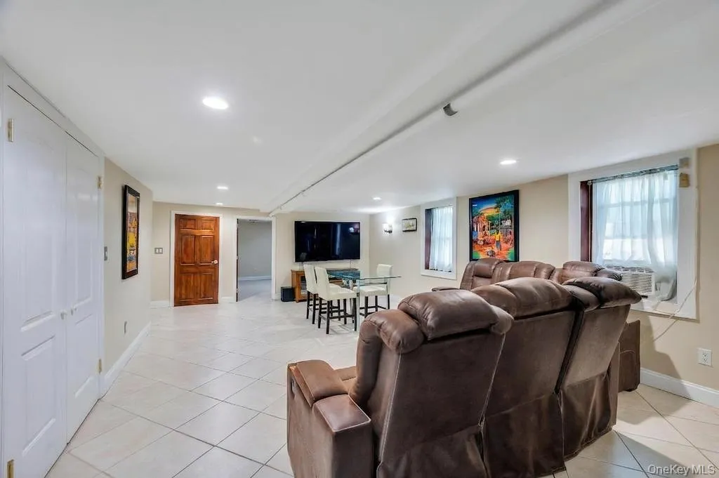 164-26 Grand Central Parkway, New York, NY, 3 Bedrooms Bedrooms, 7 Rooms Rooms,2 BathroomsBathrooms,Residential,For Rent,Grand Central,0,1058889 164-26 Grand Central Parkway, New York, NY, 3 Bedrooms Bedrooms, 7 Rooms Rooms,2 BathroomsBathrooms,Residential,For Rent,Grand Central,0,1058889