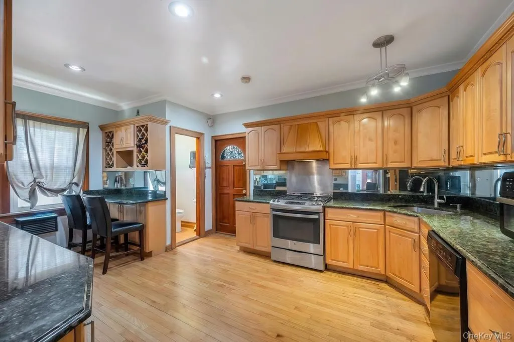 164-26 Grand Central Parkway, New York, NY, 3 Bedrooms Bedrooms, 7 Rooms Rooms,2 BathroomsBathrooms,Residential,For Rent,Grand Central,0,1058889 164-26 Grand Central Parkway, New York, NY, 3 Bedrooms Bedrooms, 7 Rooms Rooms,2 BathroomsBathrooms,Residential,For Rent,Grand Central,0,1058889