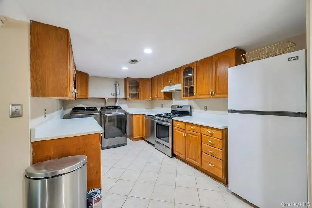 164-26 Grand Central Parkway, New York, NY, 3 Bedrooms Bedrooms, 7 Rooms Rooms,2 BathroomsBathrooms,Residential,For Rent,Grand Central,0,1058889 164-26 Grand Central Parkway, New York, NY, 3 Bedrooms Bedrooms, 7 Rooms Rooms,2 BathroomsBathrooms,Residential,For Rent,Grand Central,0,1058889