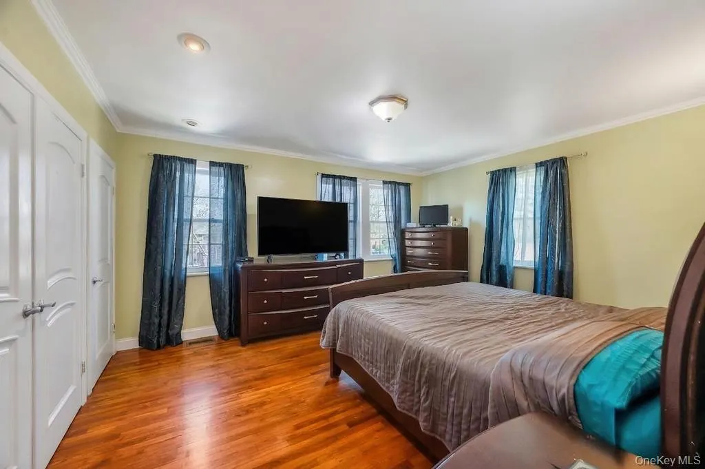164-26 Grand Central Parkway, New York, NY, 3 Bedrooms Bedrooms, 7 Rooms Rooms,2 BathroomsBathrooms,Residential,For Rent,Grand Central,0,1058889 164-26 Grand Central Parkway, New York, NY, 3 Bedrooms Bedrooms, 7 Rooms Rooms,2 BathroomsBathrooms,Residential,For Rent,Grand Central,0,1058889