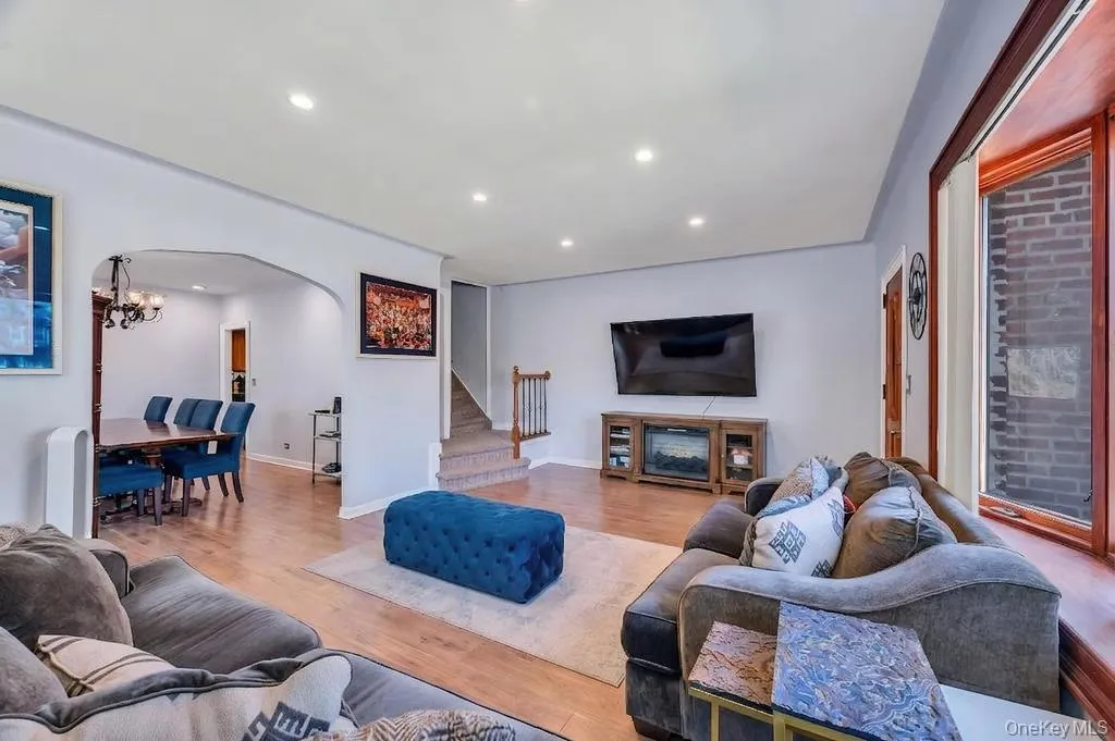 164-26 Grand Central Parkway, New York, NY, 3 Bedrooms Bedrooms, 7 Rooms Rooms,2 BathroomsBathrooms,Residential,For Rent,Grand Central,0,1058889 164-26 Grand Central Parkway, New York, NY, 3 Bedrooms Bedrooms, 7 Rooms Rooms,2 BathroomsBathrooms,Residential,For Rent,Grand Central,0,1058889
