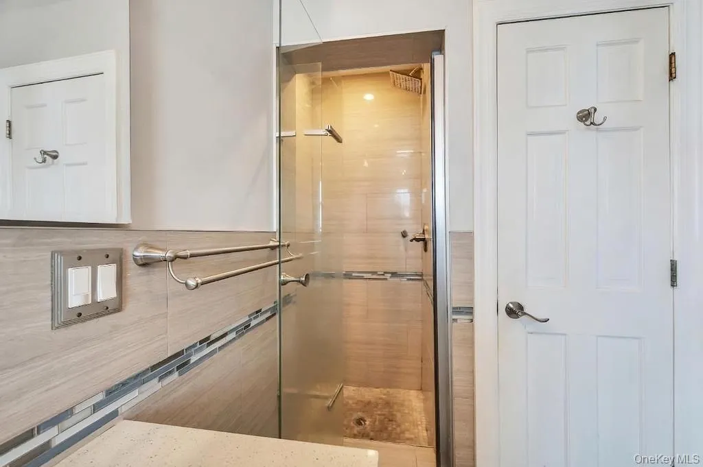 164-26 Grand Central Parkway, New York, NY, 3 Bedrooms Bedrooms, 7 Rooms Rooms,2 BathroomsBathrooms,Residential,For Rent,Grand Central,0,1058889 164-26 Grand Central Parkway, New York, NY, 3 Bedrooms Bedrooms, 7 Rooms Rooms,2 BathroomsBathrooms,Residential,For Rent,Grand Central,0,1058889