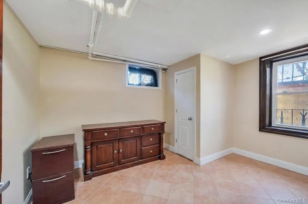164-26 Grand Central Parkway, New York, NY, 3 Bedrooms Bedrooms, 7 Rooms Rooms,2 BathroomsBathrooms,Residential,For Rent,Grand Central,0,1058889 164-26 Grand Central Parkway, New York, NY, 3 Bedrooms Bedrooms, 7 Rooms Rooms,2 BathroomsBathrooms,Residential,For Rent,Grand Central,0,1058889