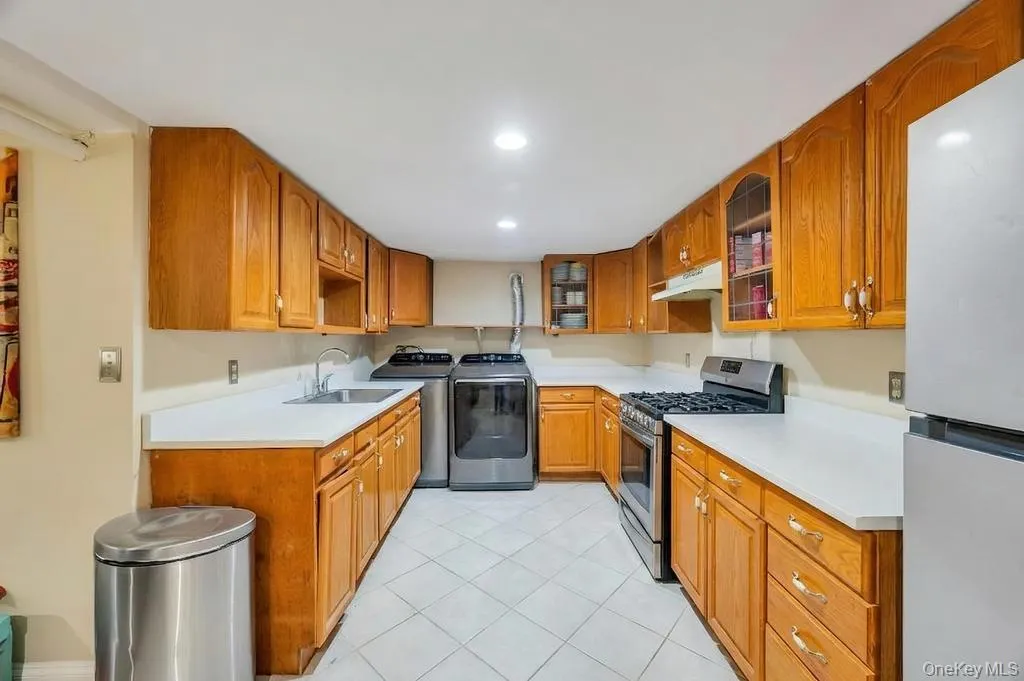 164-26 Grand Central Parkway, New York, NY, 3 Bedrooms Bedrooms, 7 Rooms Rooms,2 BathroomsBathrooms,Residential,For Rent,Grand Central,0,1058889 164-26 Grand Central Parkway, New York, NY, 3 Bedrooms Bedrooms, 7 Rooms Rooms,2 BathroomsBathrooms,Residential,For Rent,Grand Central,0,1058889