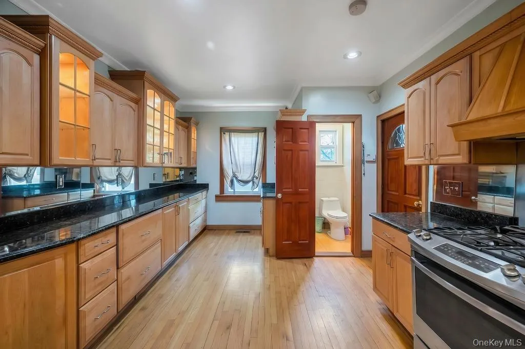 164-26 Grand Central Parkway, New York, NY, 3 Bedrooms Bedrooms, 7 Rooms Rooms,2 BathroomsBathrooms,Residential,For Rent,Grand Central,0,1058889 164-26 Grand Central Parkway, New York, NY, 3 Bedrooms Bedrooms, 7 Rooms Rooms,2 BathroomsBathrooms,Residential,For Rent,Grand Central,0,1058889