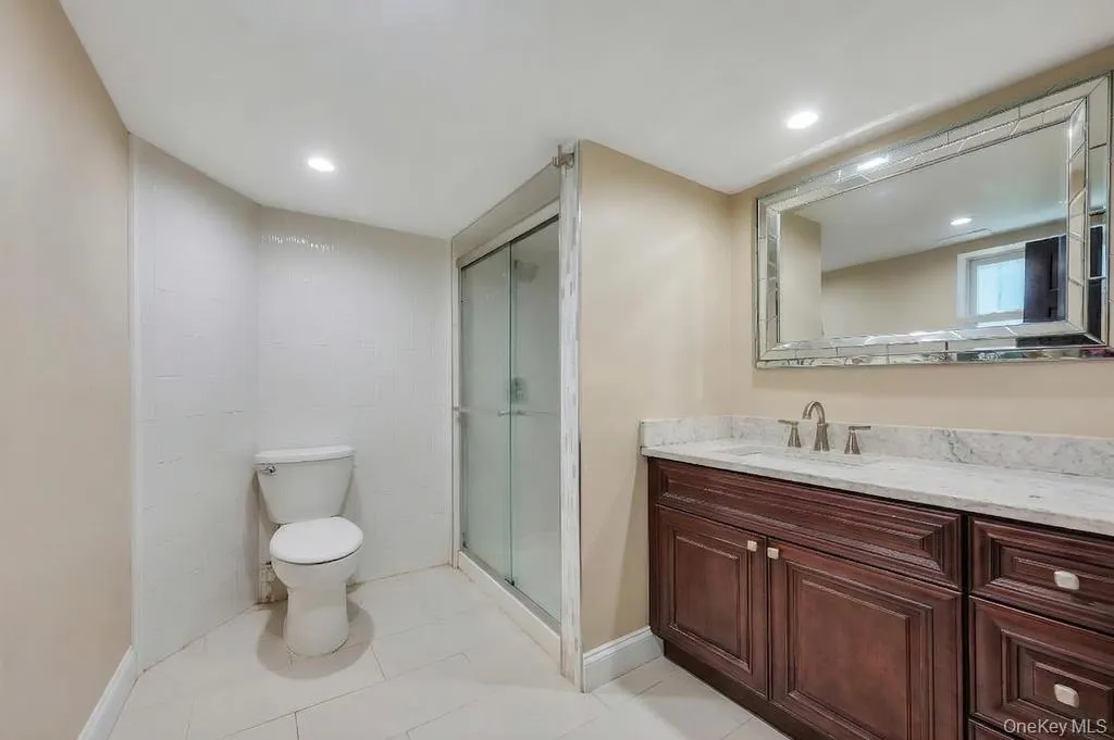 164-26 Grand Central Parkway, New York, NY, 3 Bedrooms Bedrooms, 7 Rooms Rooms,2 BathroomsBathrooms,Residential,For Rent,Grand Central,0,1058889 164-26 Grand Central Parkway, New York, NY, 3 Bedrooms Bedrooms, 7 Rooms Rooms,2 BathroomsBathrooms,Residential,For Rent,Grand Central,0,1058889
