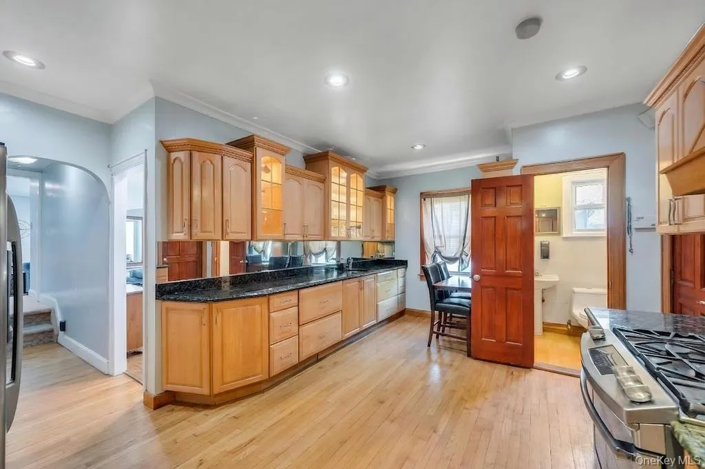 164-26 Grand Central Parkway, New York, NY, 3 Bedrooms Bedrooms, 7 Rooms Rooms,2 BathroomsBathrooms,Residential,For Rent,Grand Central,0,1058889 164-26 Grand Central Parkway, New York, NY, 3 Bedrooms Bedrooms, 7 Rooms Rooms,2 BathroomsBathrooms,Residential,For Rent,Grand Central,0,1058889