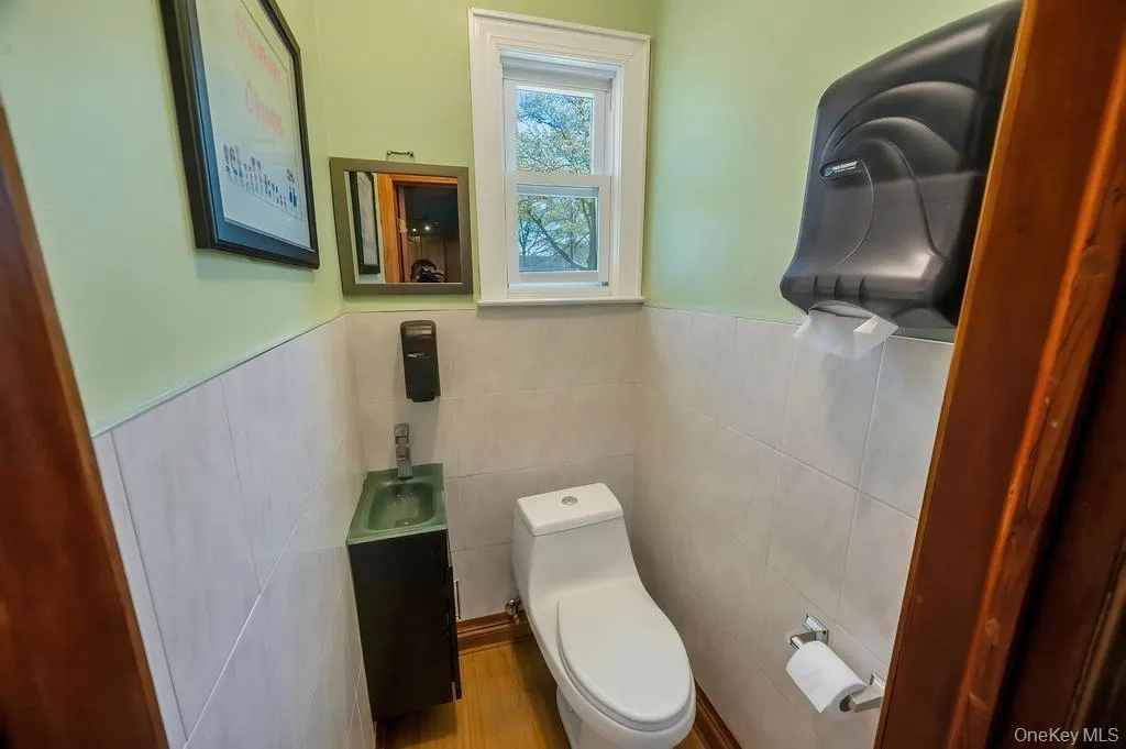 164-26 Grand Central Parkway, New York, NY, 3 Bedrooms Bedrooms, 7 Rooms Rooms,2 BathroomsBathrooms,Residential,For Rent,Grand Central,0,1058889 164-26 Grand Central Parkway, New York, NY, 3 Bedrooms Bedrooms, 7 Rooms Rooms,2 BathroomsBathrooms,Residential,For Rent,Grand Central,0,1058889