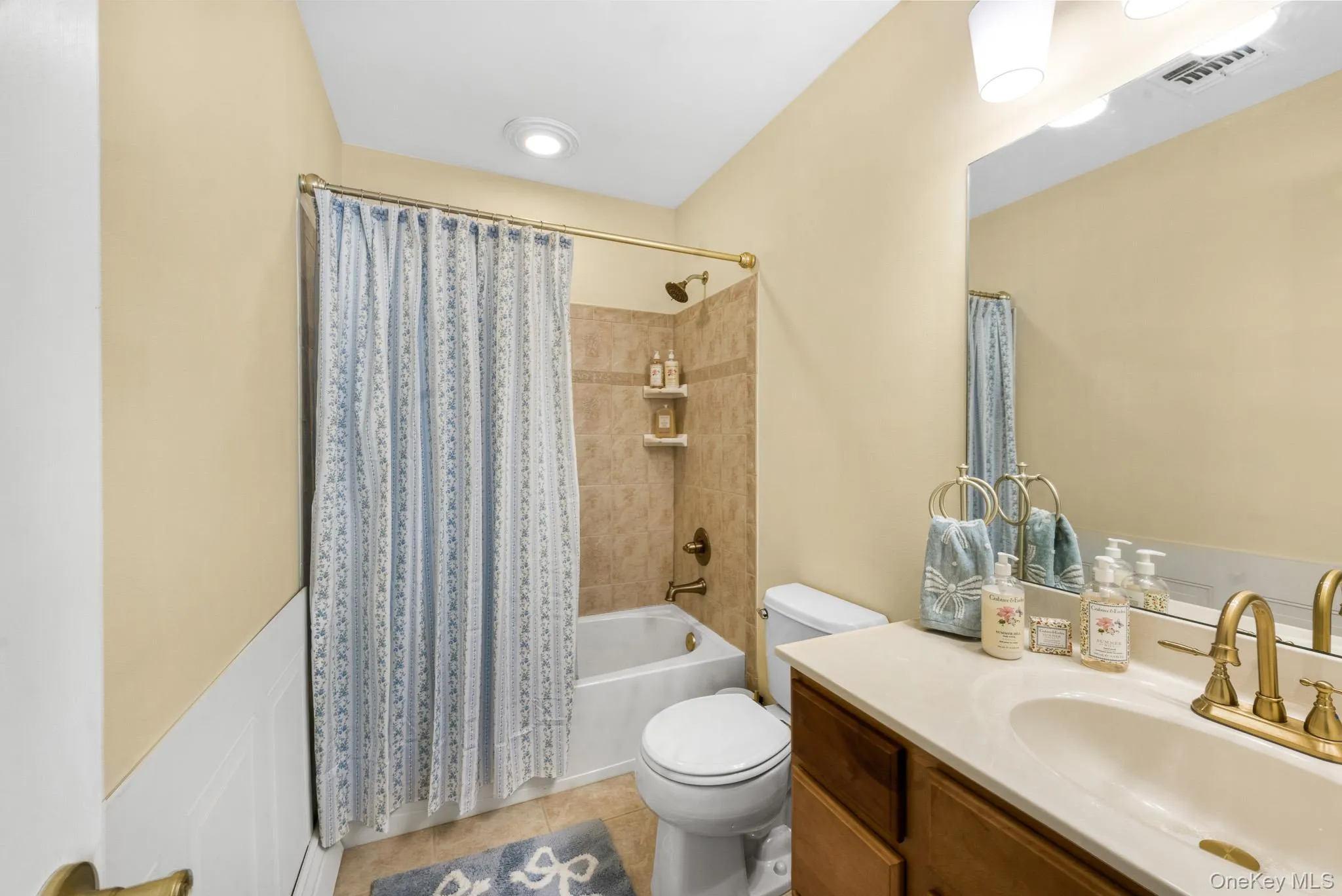 3102 Amen Corner, Riverhead, NY, 2 Bedrooms Bedrooms, 8 Rooms Rooms,2 BathroomsBathrooms,Residential,For Rent,Amen,0,1058899 3102 Amen Corner, Riverhead, NY, 2 Bedrooms Bedrooms, 8 Rooms Rooms,2 BathroomsBathrooms,Residential,For Rent,Amen,0,1058899