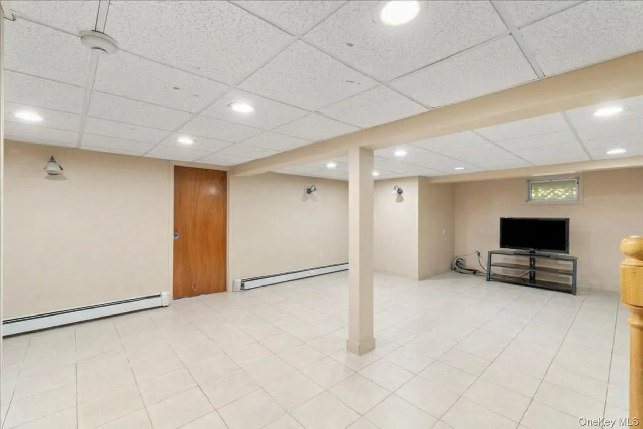 84 Melanie Lane, Oyster Bay, NY, 3 Bedrooms Bedrooms, 9 Rooms Rooms,3 BathroomsBathrooms,Residential,For Rent,Melanie,0,1058901 84 Melanie Lane, Oyster Bay, NY, 3 Bedrooms Bedrooms, 9 Rooms Rooms,3 BathroomsBathrooms,Residential,For Rent,Melanie,0,1058901