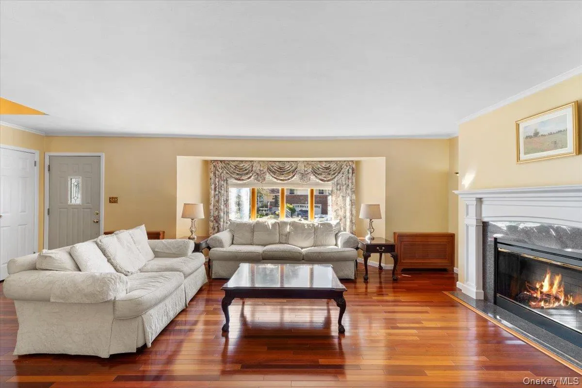 84 Melanie Lane, Oyster Bay, NY, 3 Bedrooms Bedrooms, 9 Rooms Rooms,3 BathroomsBathrooms,Residential,For Rent,Melanie,0,1058901 84 Melanie Lane, Oyster Bay, NY, 3 Bedrooms Bedrooms, 9 Rooms Rooms,3 BathroomsBathrooms,Residential,For Rent,Melanie,0,1058901
