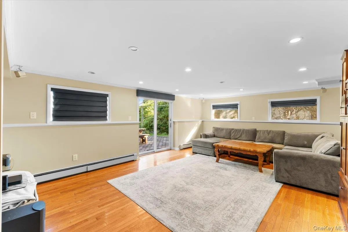 84 Melanie Lane, Oyster Bay, NY, 3 Bedrooms Bedrooms, 9 Rooms Rooms,3 BathroomsBathrooms,Residential,For Rent,Melanie,0,1058901 84 Melanie Lane, Oyster Bay, NY, 3 Bedrooms Bedrooms, 9 Rooms Rooms,3 BathroomsBathrooms,Residential,For Rent,Melanie,0,1058901
