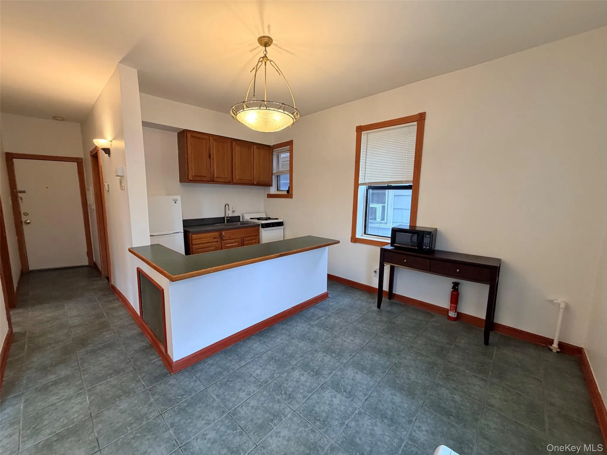 90 Main Street, Hempstead, NY, 1 Bedroom Bedrooms, 4 Room Rooms,1 BathroomBathrooms,Residential Lease,For Rent,Main,0,1058905 90 Main Street, Hempstead, NY, 1 Bedroom Bedrooms, 4 Room Rooms,1 BathroomBathrooms,Residential Lease,For Rent,Main,0,1058905