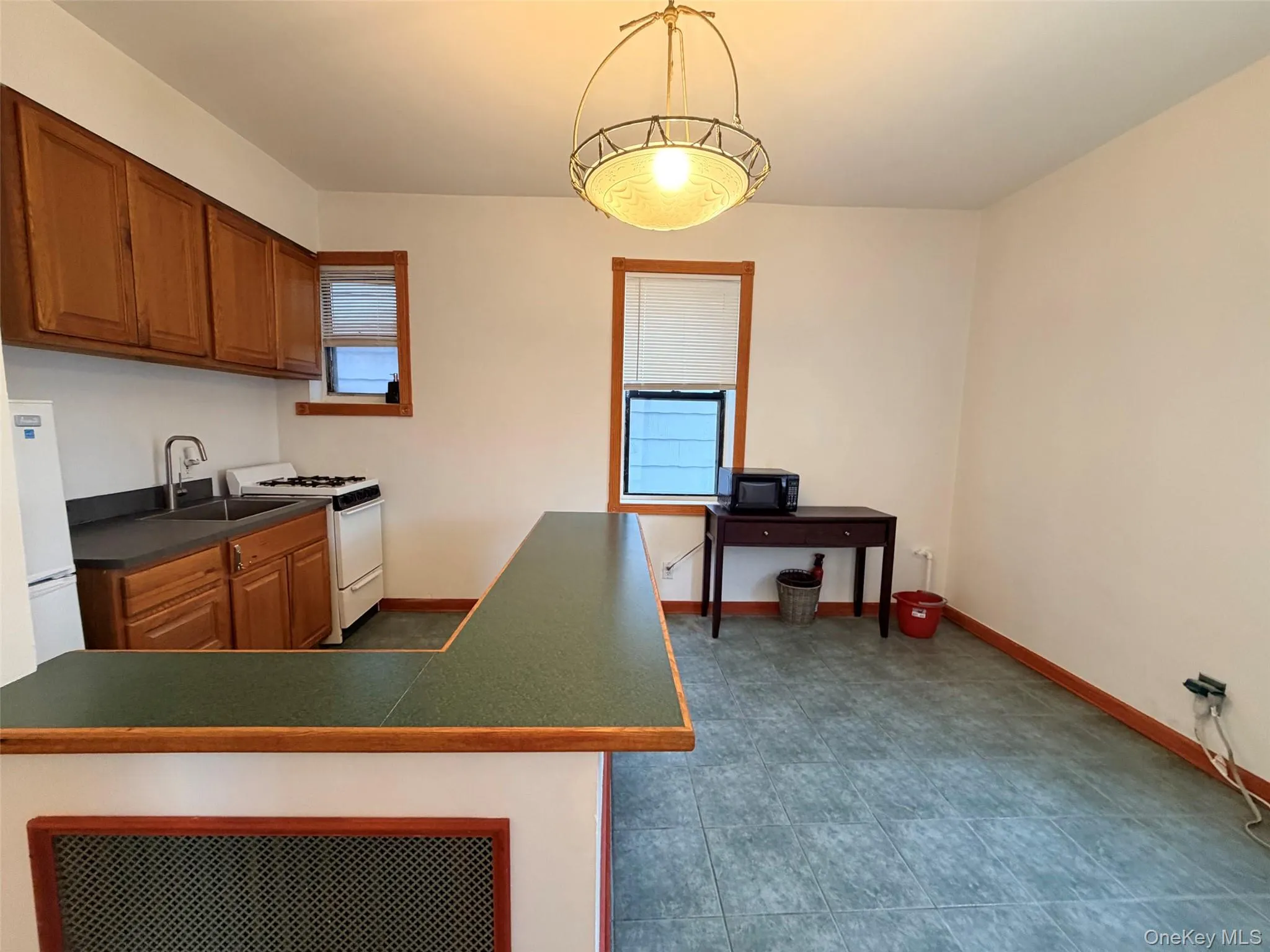 90 Main Street, Hempstead, NY, 1 Bedroom Bedrooms, 4 Room Rooms,1 BathroomBathrooms,Residential Lease,For Rent,Main,0,1058905 90 Main Street, Hempstead, NY, 1 Bedroom Bedrooms, 4 Room Rooms,1 BathroomBathrooms,Residential Lease,For Rent,Main,0,1058905