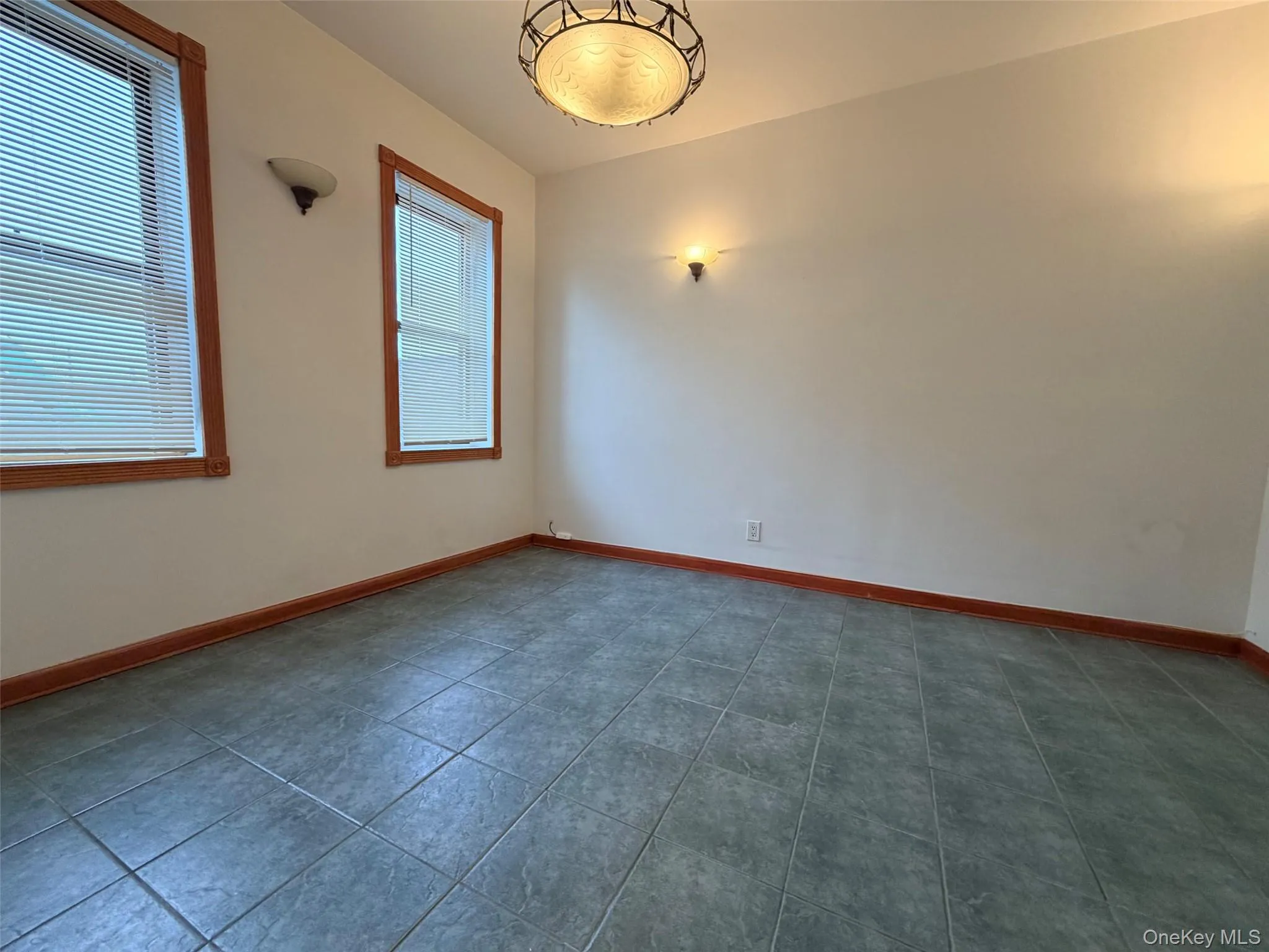 90 Main Street, Hempstead, NY, 1 Bedroom Bedrooms, 4 Room Rooms,1 BathroomBathrooms,Residential Lease,For Rent,Main,0,1058905 90 Main Street, Hempstead, NY, 1 Bedroom Bedrooms, 4 Room Rooms,1 BathroomBathrooms,Residential Lease,For Rent,Main,0,1058905
