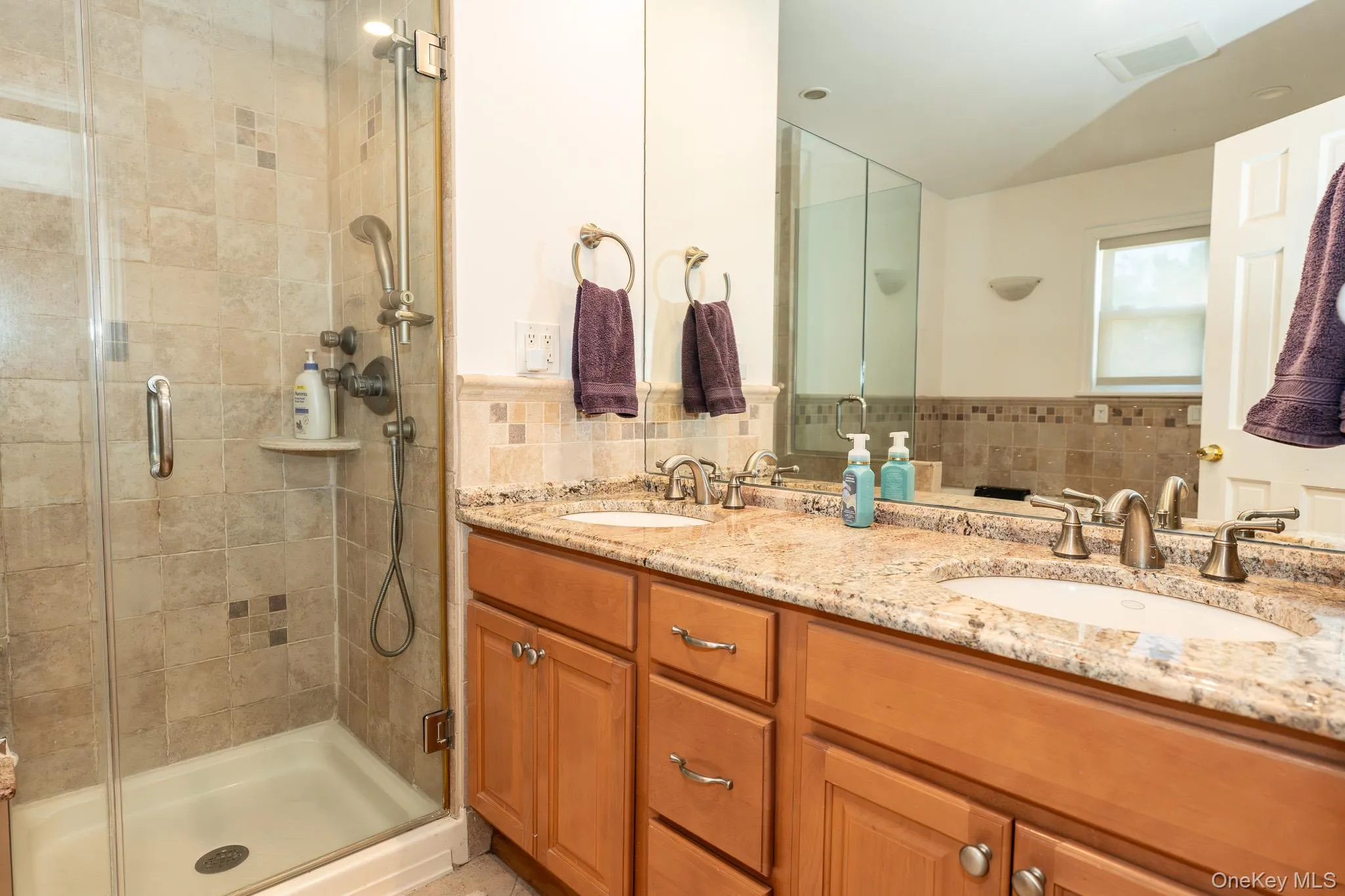 Second floor shared Bath 1 Second floor shared Bath 1