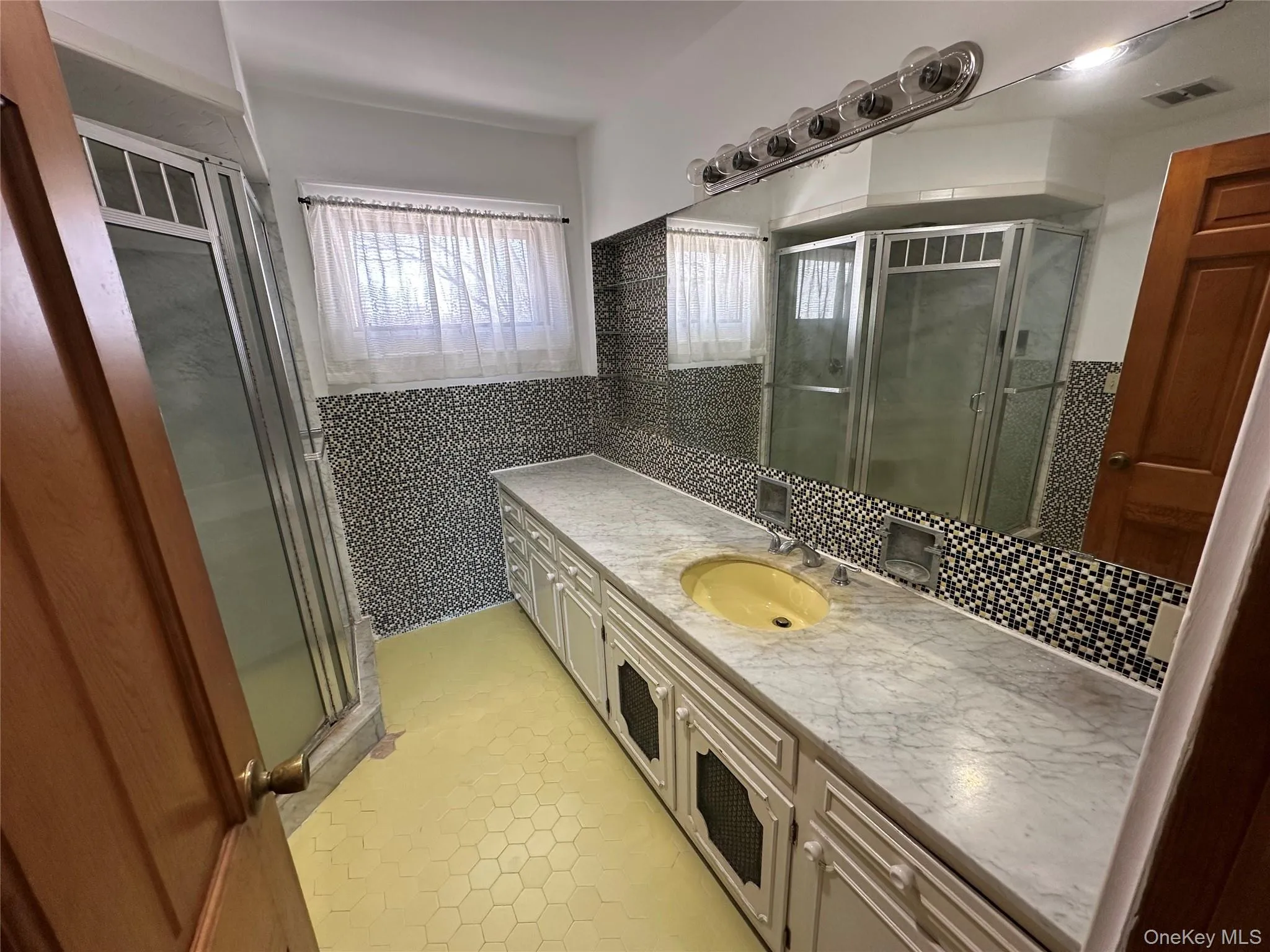 Primary bedroom ensuite bathroom Primary bedroom ensuite bathroom
