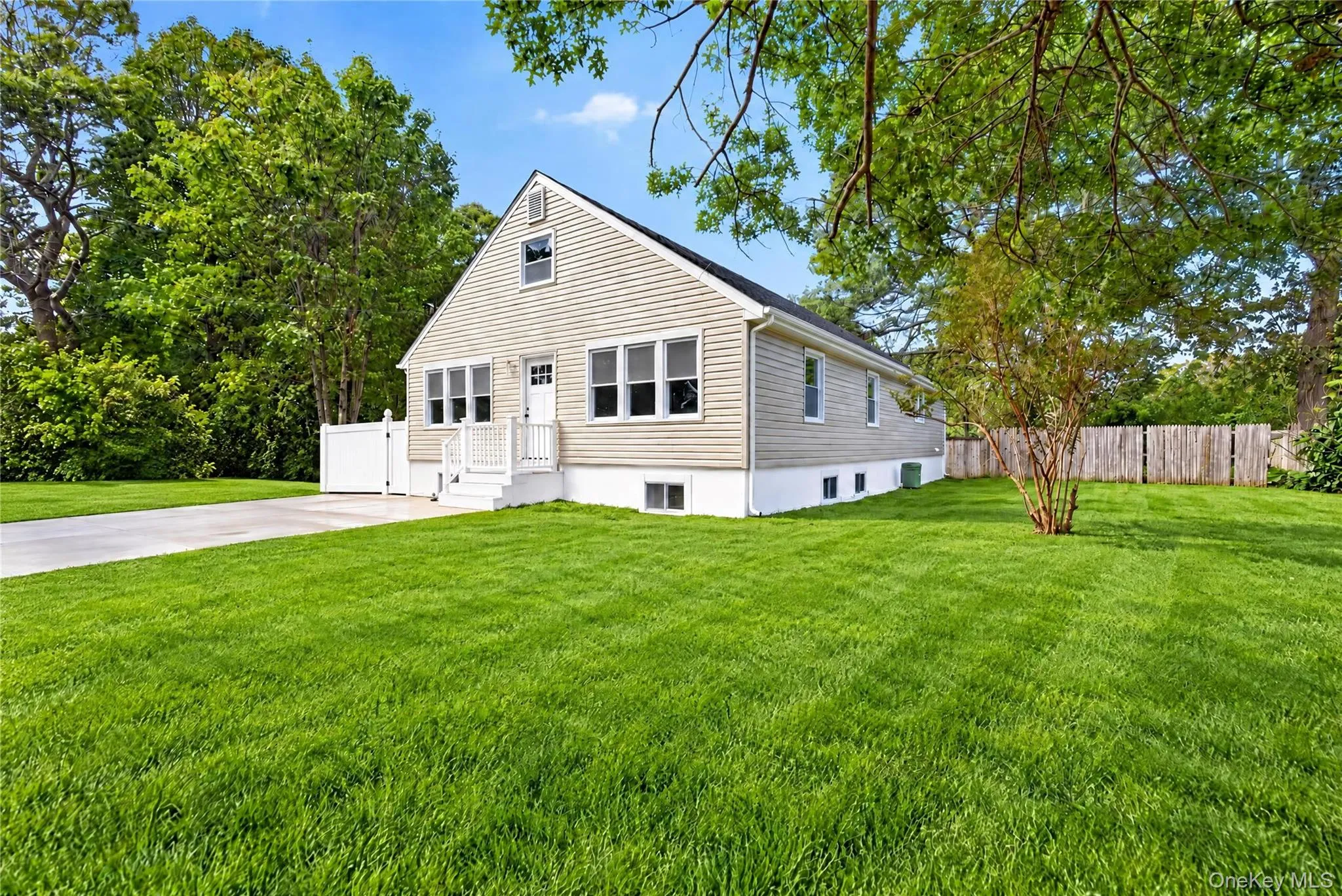 36 Hounslow Road, Brookhaven, NY, 8 Bedrooms Bedrooms, 17 Rooms Rooms,3 BathroomsBathrooms,Residential,For Rent,Hounslow,0,1058950 36 Hounslow Road, Brookhaven, NY, 8 Bedrooms Bedrooms, 17 Rooms Rooms,3 BathroomsBathrooms,Residential,For Rent,Hounslow,0,1058950