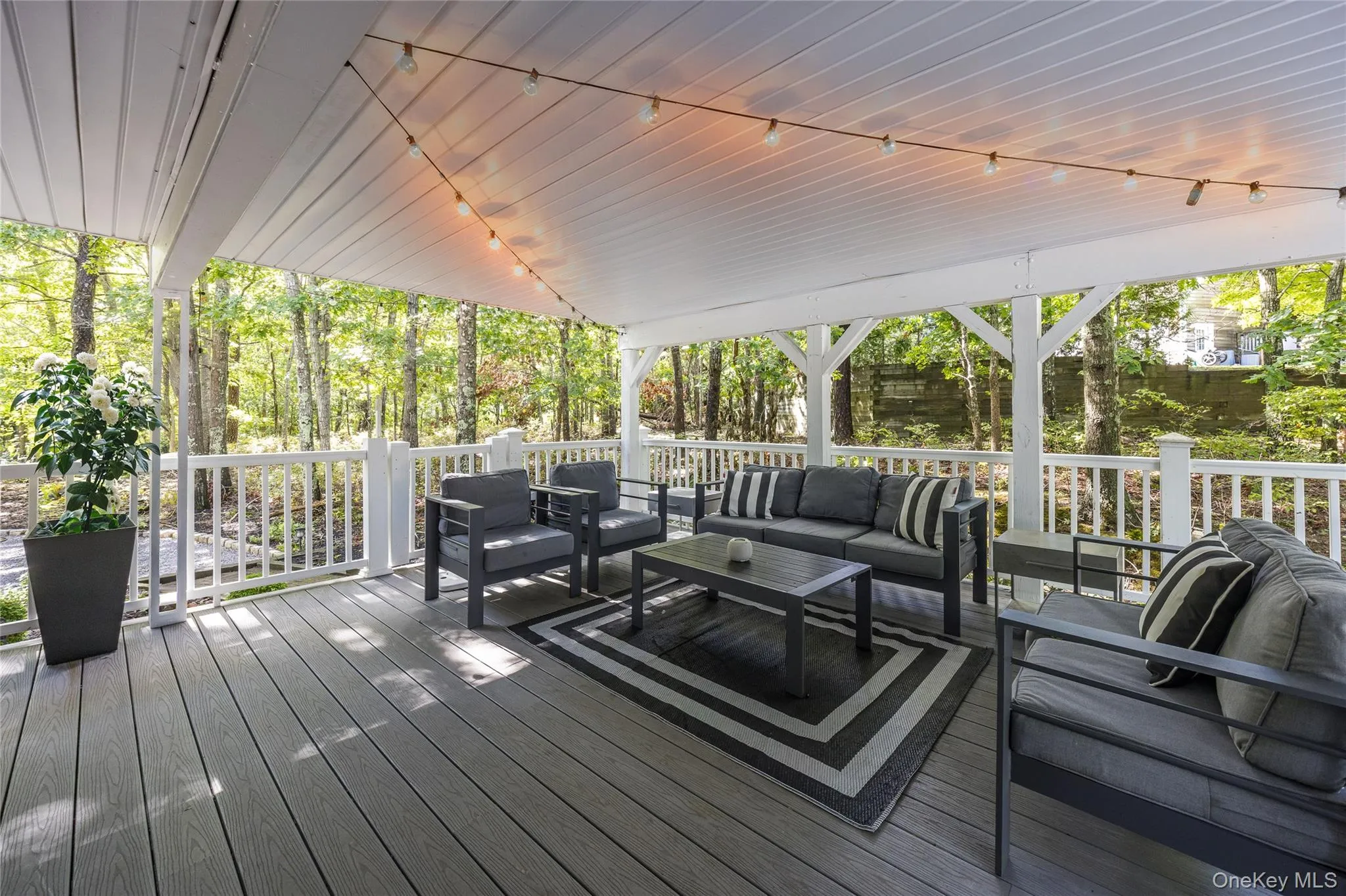 30 Squires Boulevard, Southampton, NY, 4 Bedrooms Bedrooms, 8 Rooms Rooms,3 BathroomsBathrooms,Residential,For Rent,Squires,0,1058952 30 Squires Boulevard, Southampton, NY, 4 Bedrooms Bedrooms, 8 Rooms Rooms,3 BathroomsBathrooms,Residential,For Rent,Squires,0,1058952