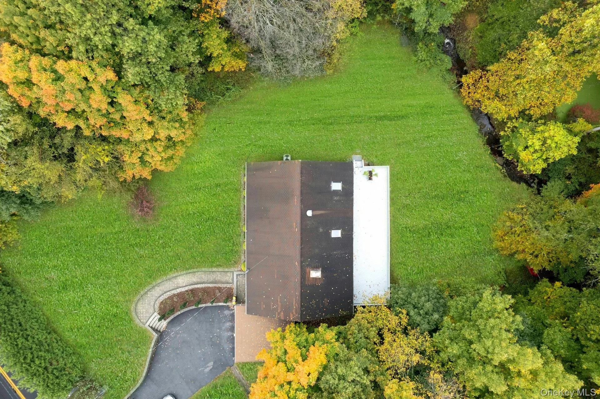 1.5 landscaped acres. 1.5 landscaped acres.