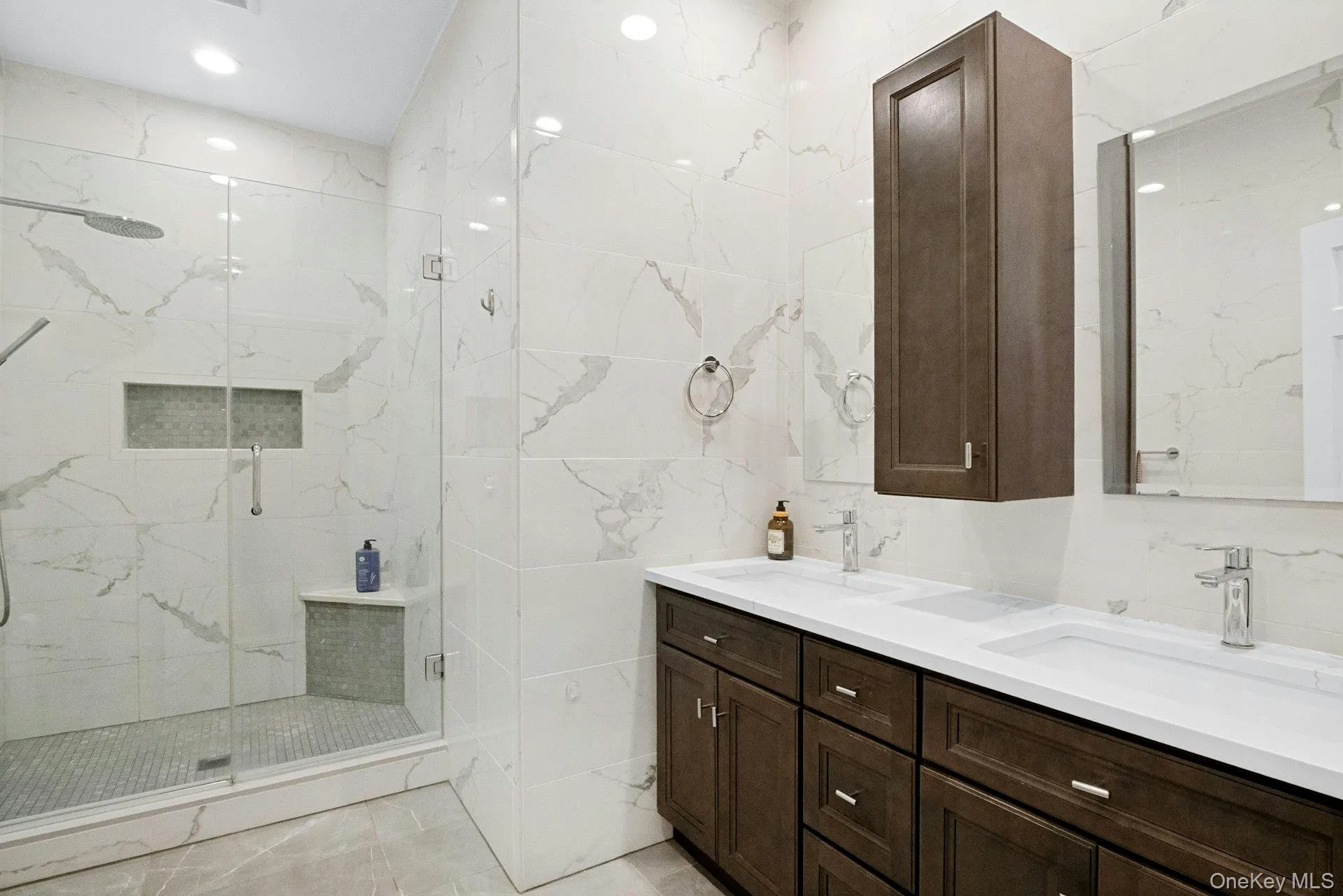 Hall spa-inspired bathroom with double sinks. Hall spa-inspired bathroom with double sinks.