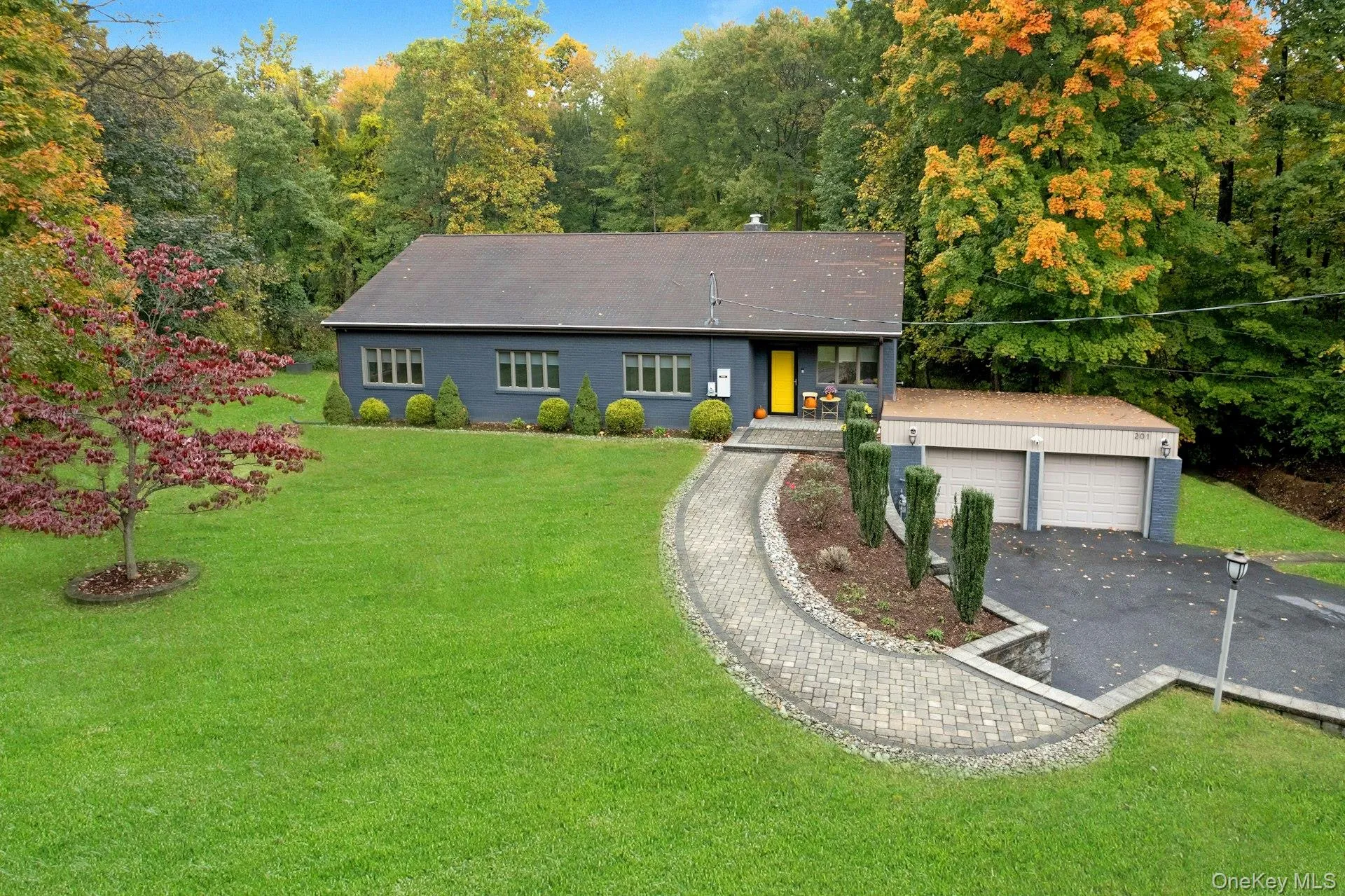 Lush and natural surroundings. Lush and natural surroundings.